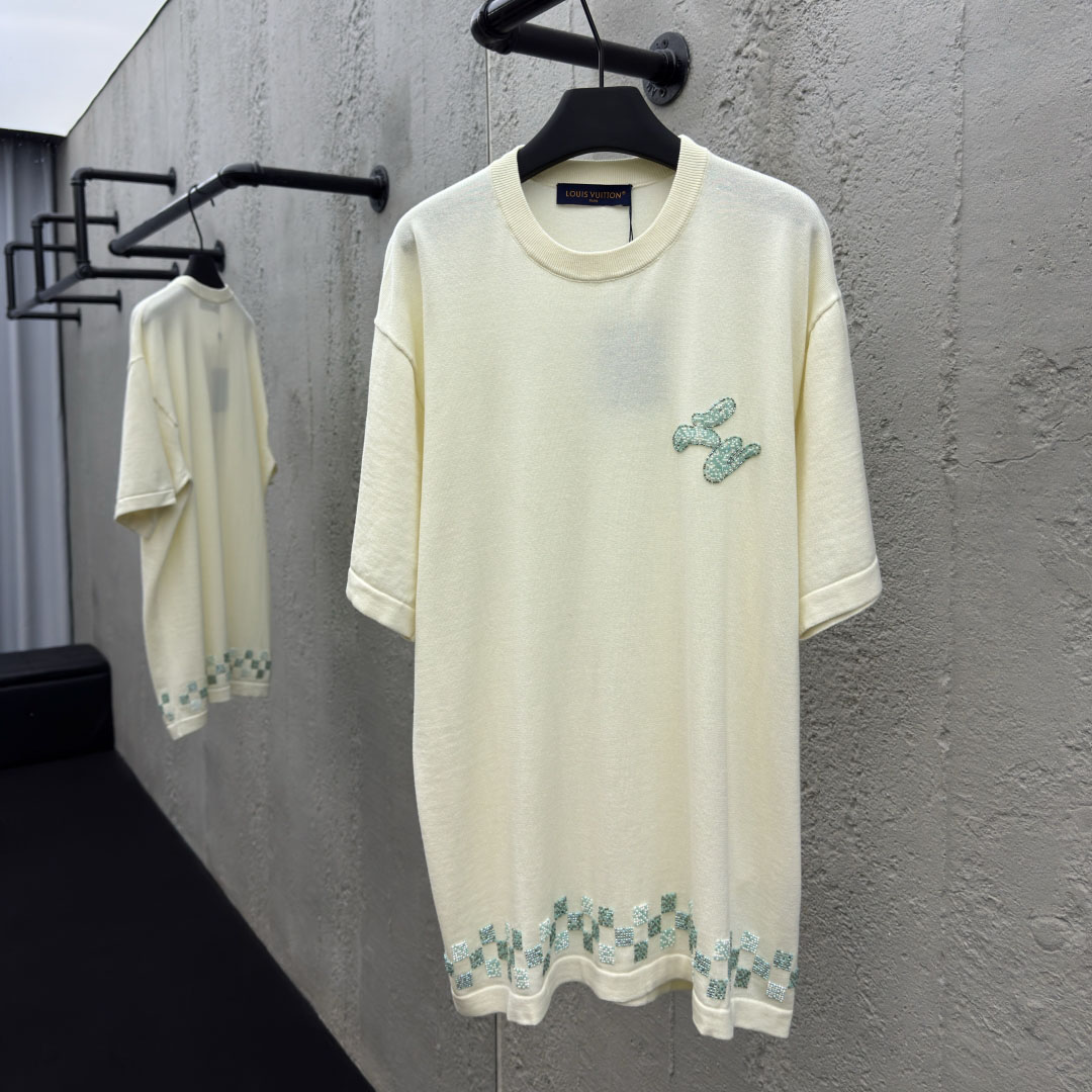 Louis Vuitton Embellished Short-Sleeved Crewneck   1AHVOA - EUR FASHION