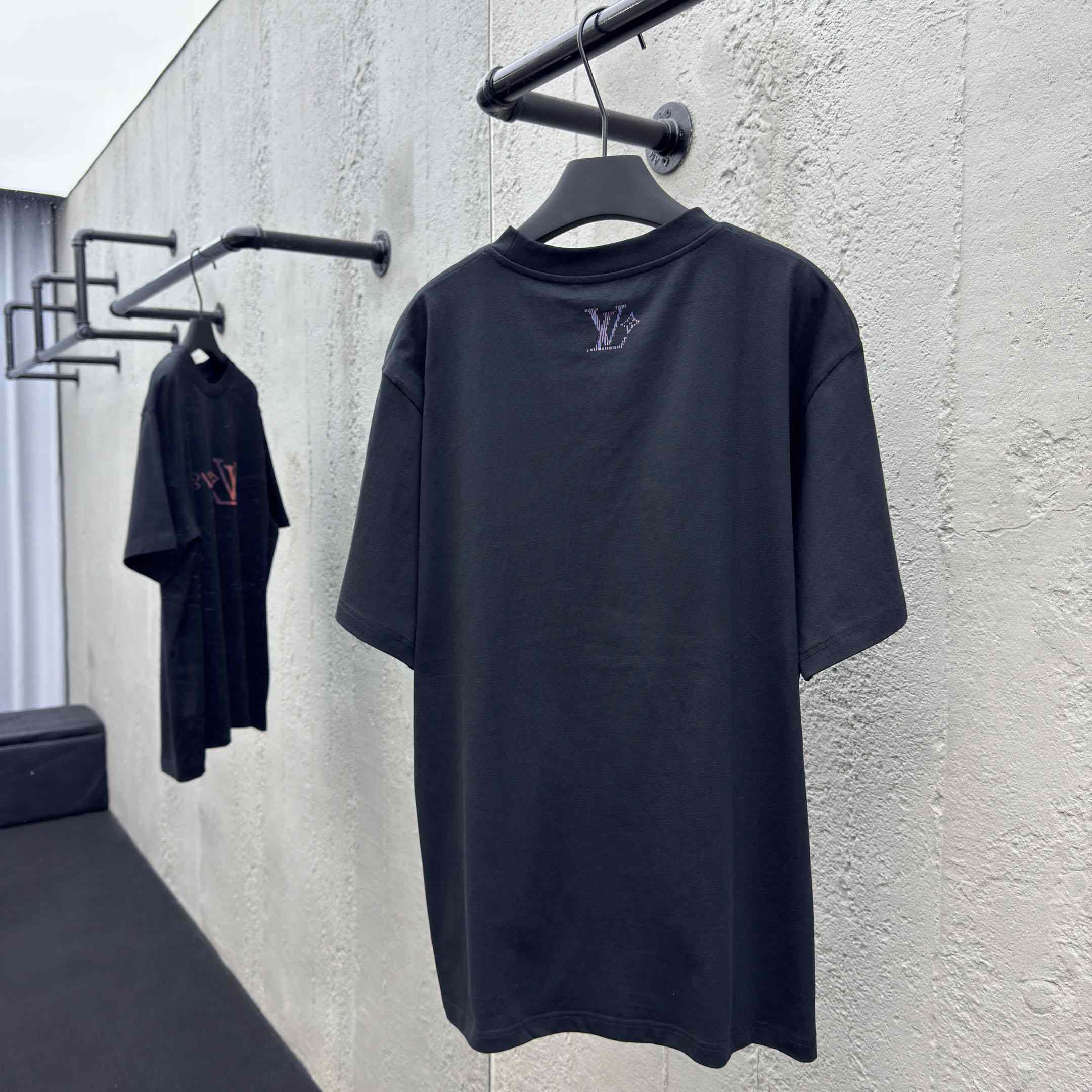 Louis Vuitton Iridescent LV Vers T-Shirt   1AGTSD - EUR FASHION