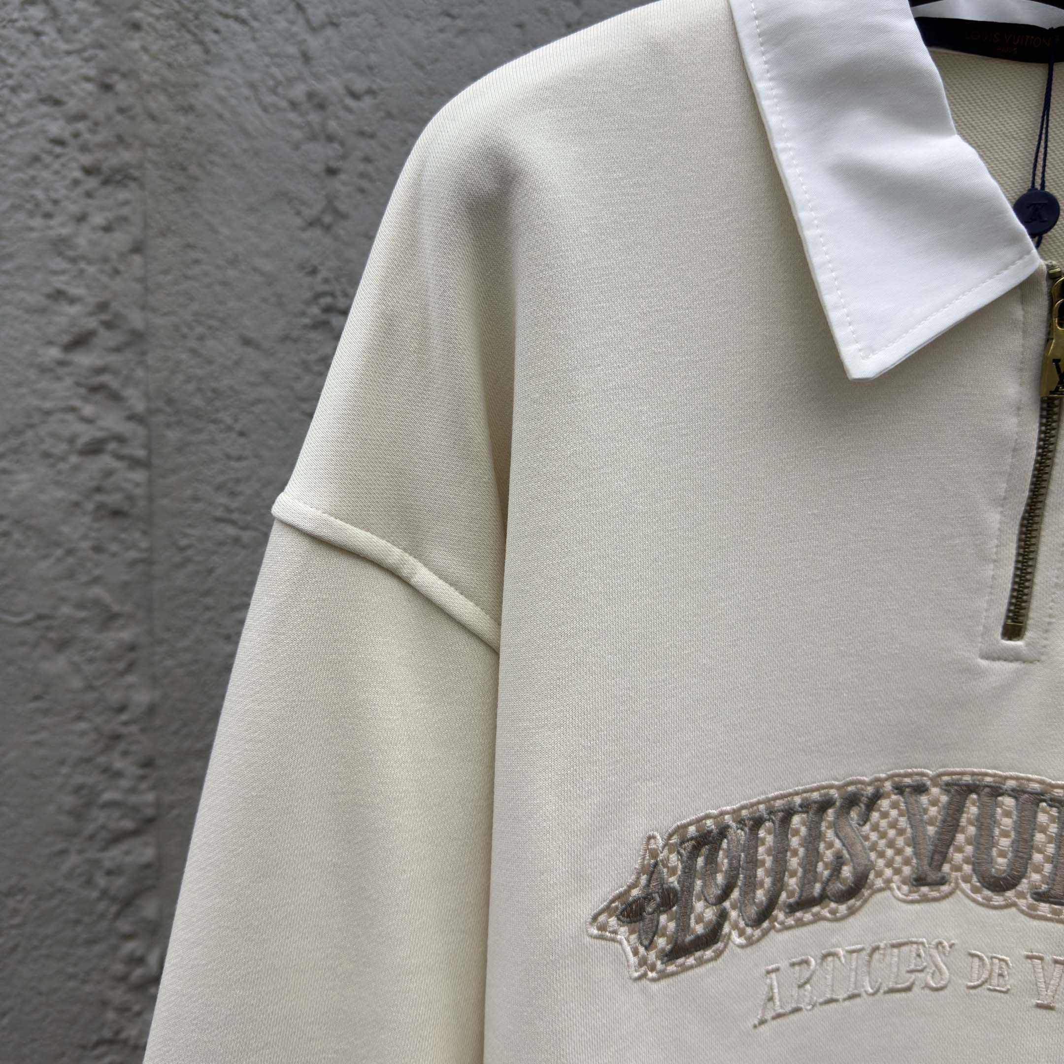 Louis Vuitton Embellished Half Zip Sweatshirt   1AHW29 - EUR FASHION
