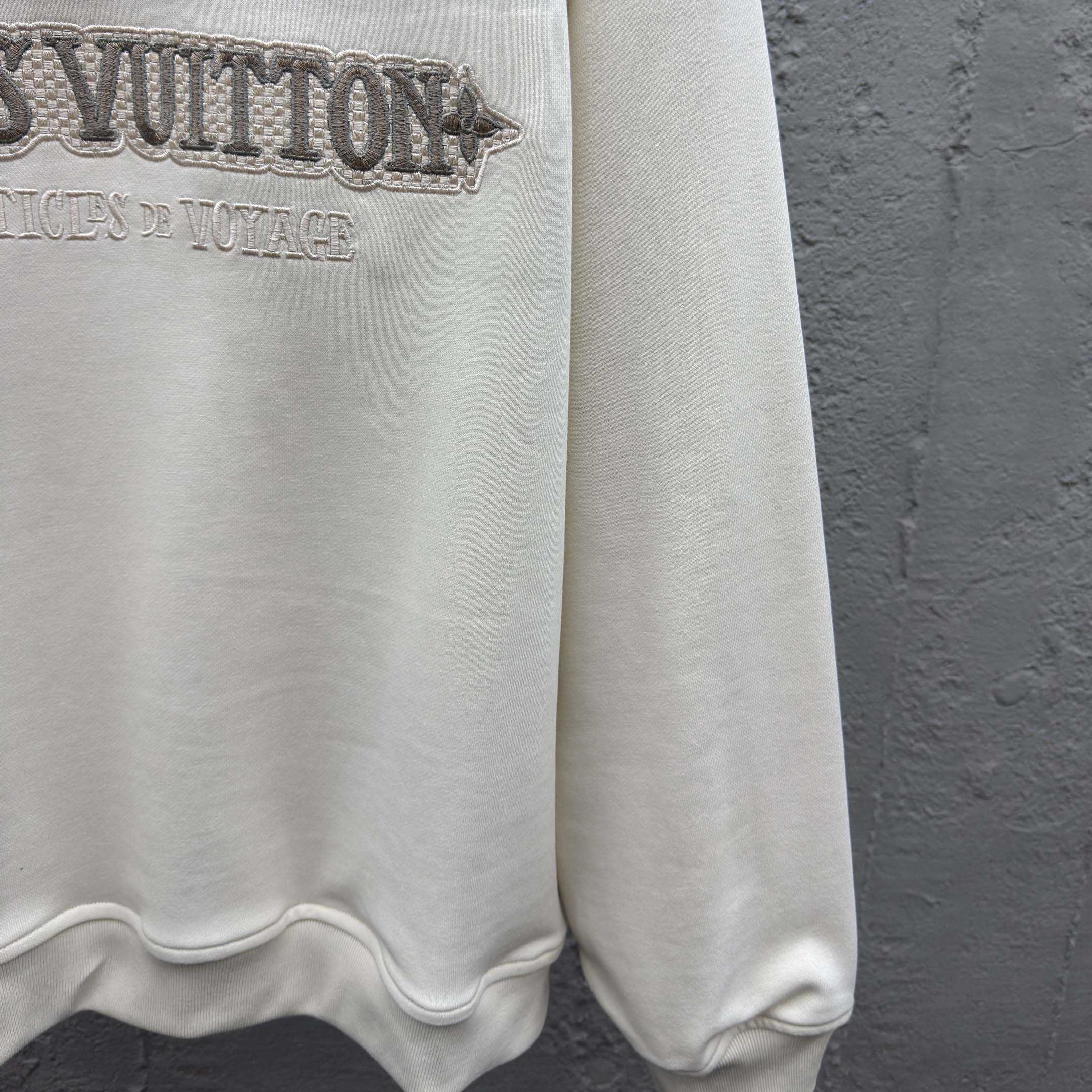 Louis Vuitton Embellished Half Zip Sweatshirt   1AHW29 - EUR FASHION