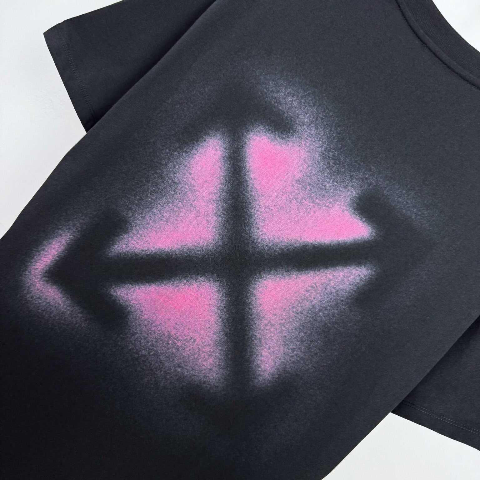 Off-White Spray Arrow T-Shirt - EUR FASHION