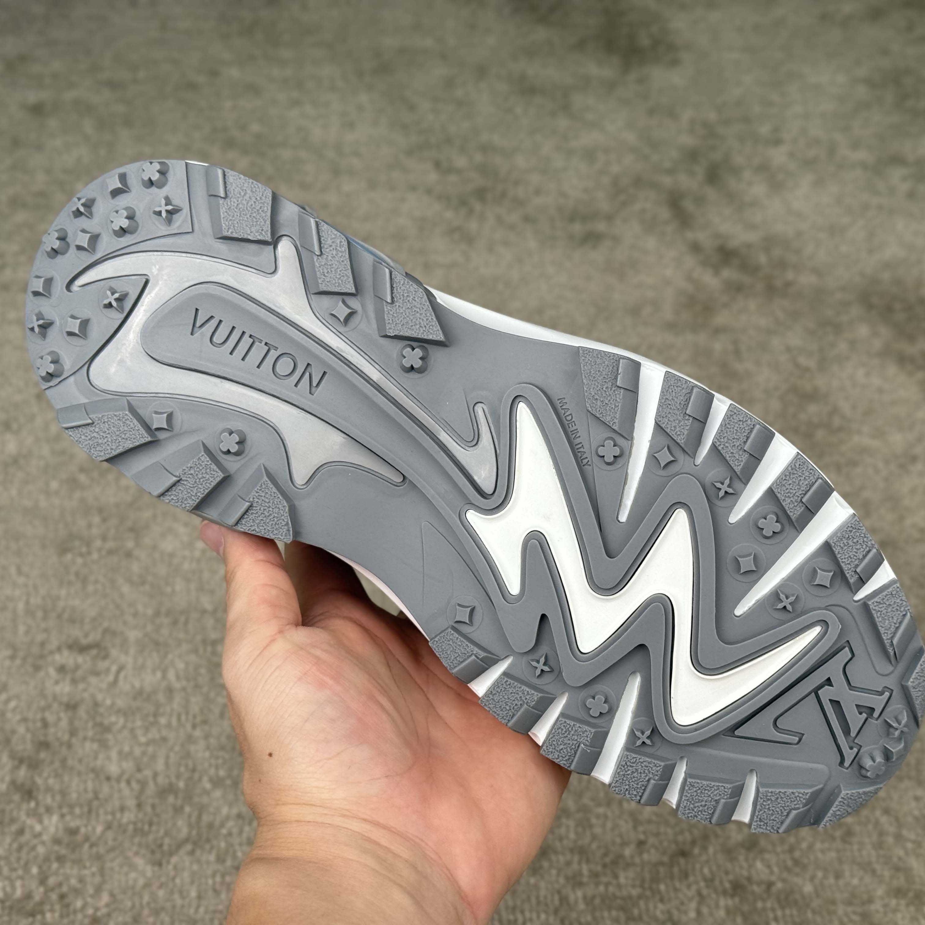 Louis Vuitton LV Runner Tatic Sneaker     1AHA88 - EUR FASHION