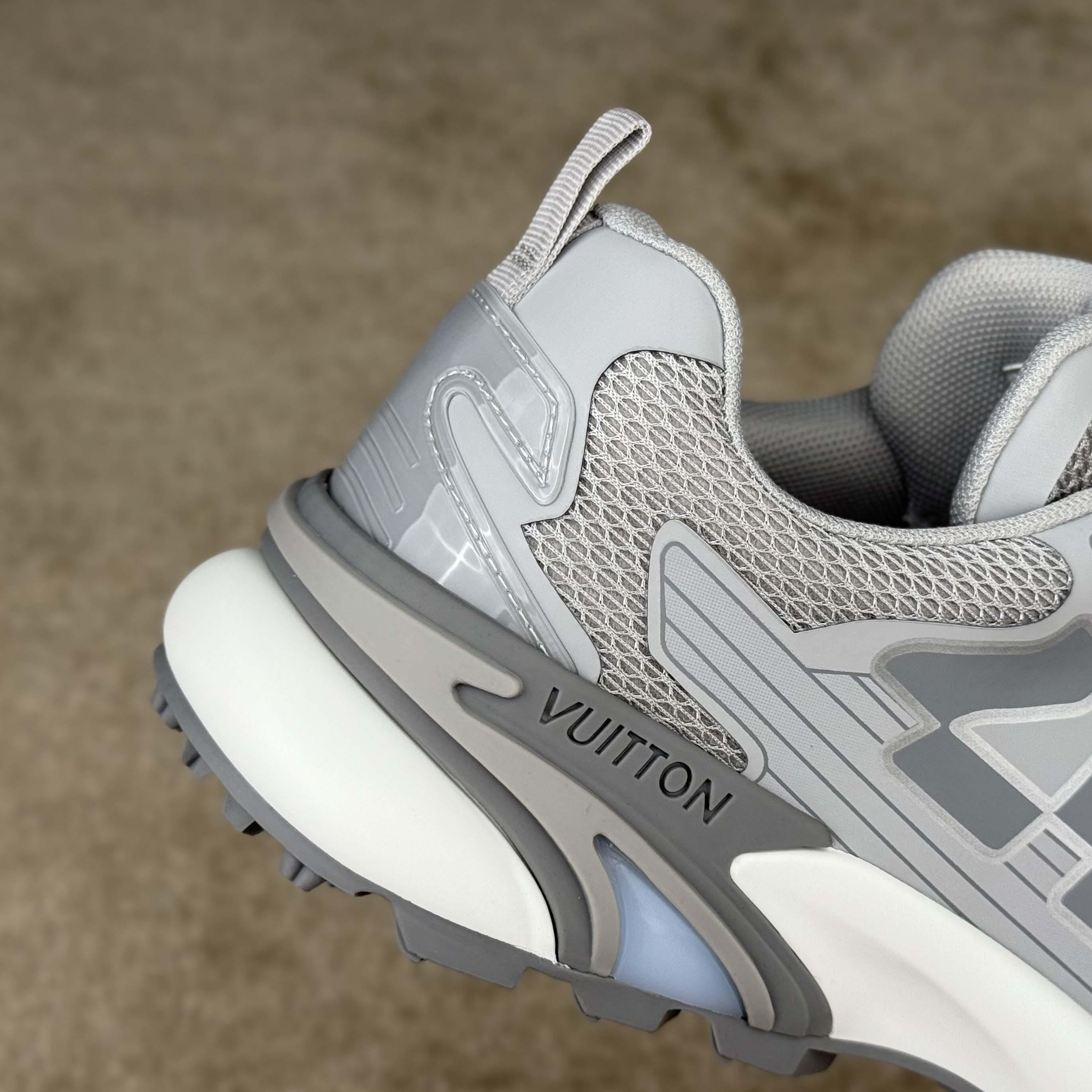Louis Vuitton LV Runner Tatic Sneaker     1AHA88 - EUR FASHION