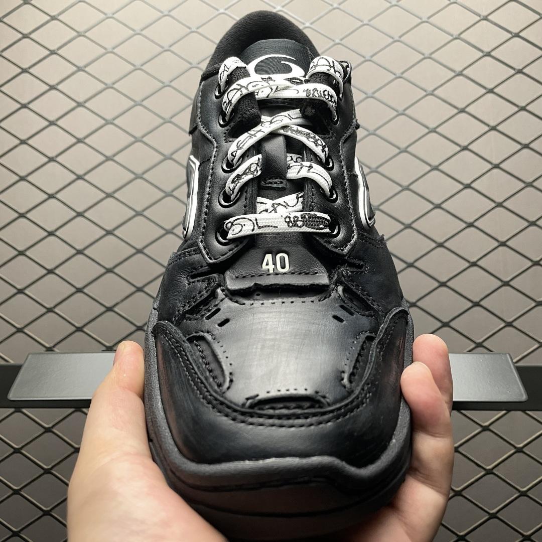 Balenciaga Hamptons Worn-Out Sneaker In Black Cowskin And Polyester - EUR FASHION