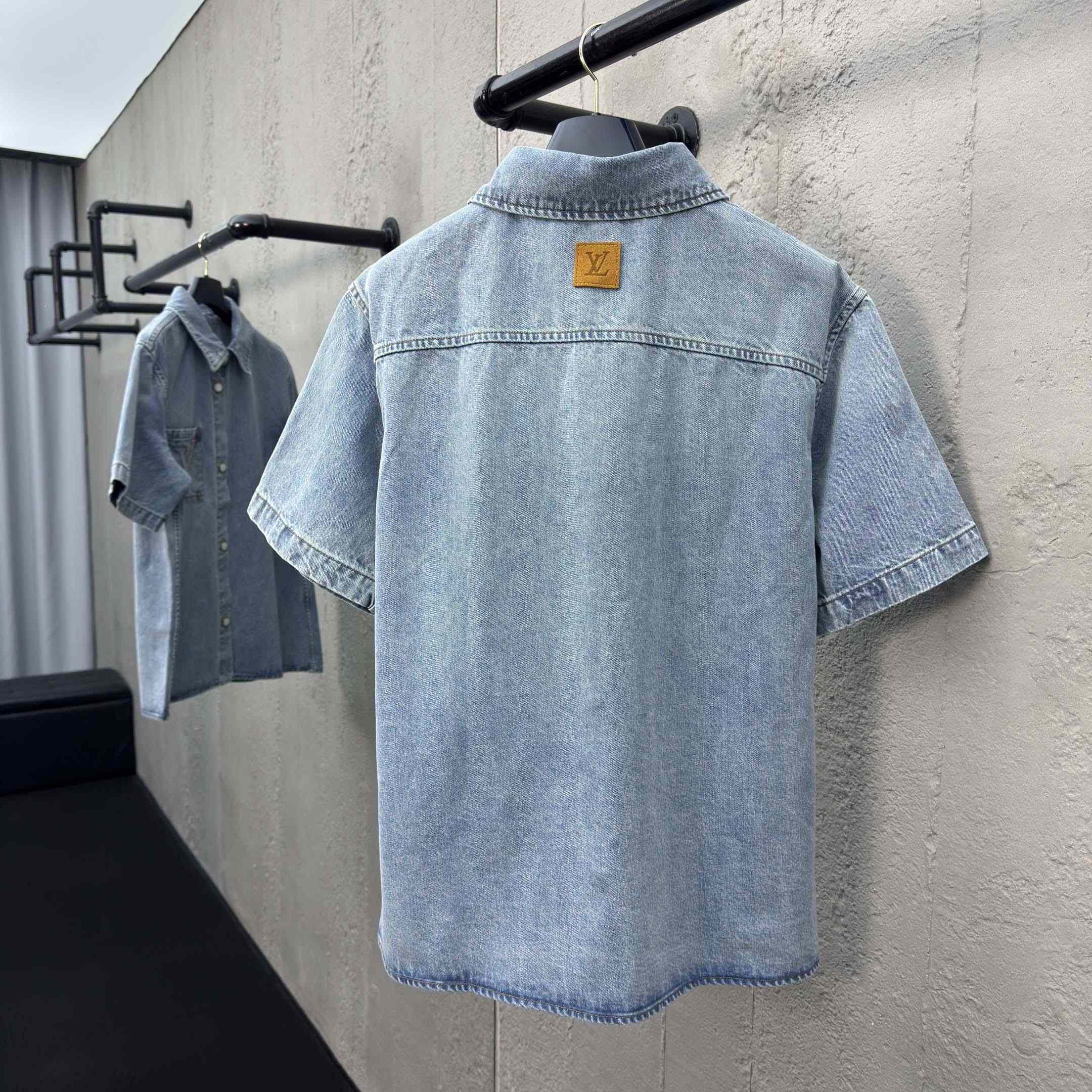 Louis Vuitton Short-Sleeved Denim Shirt  1AGJOP - EUR FASHION