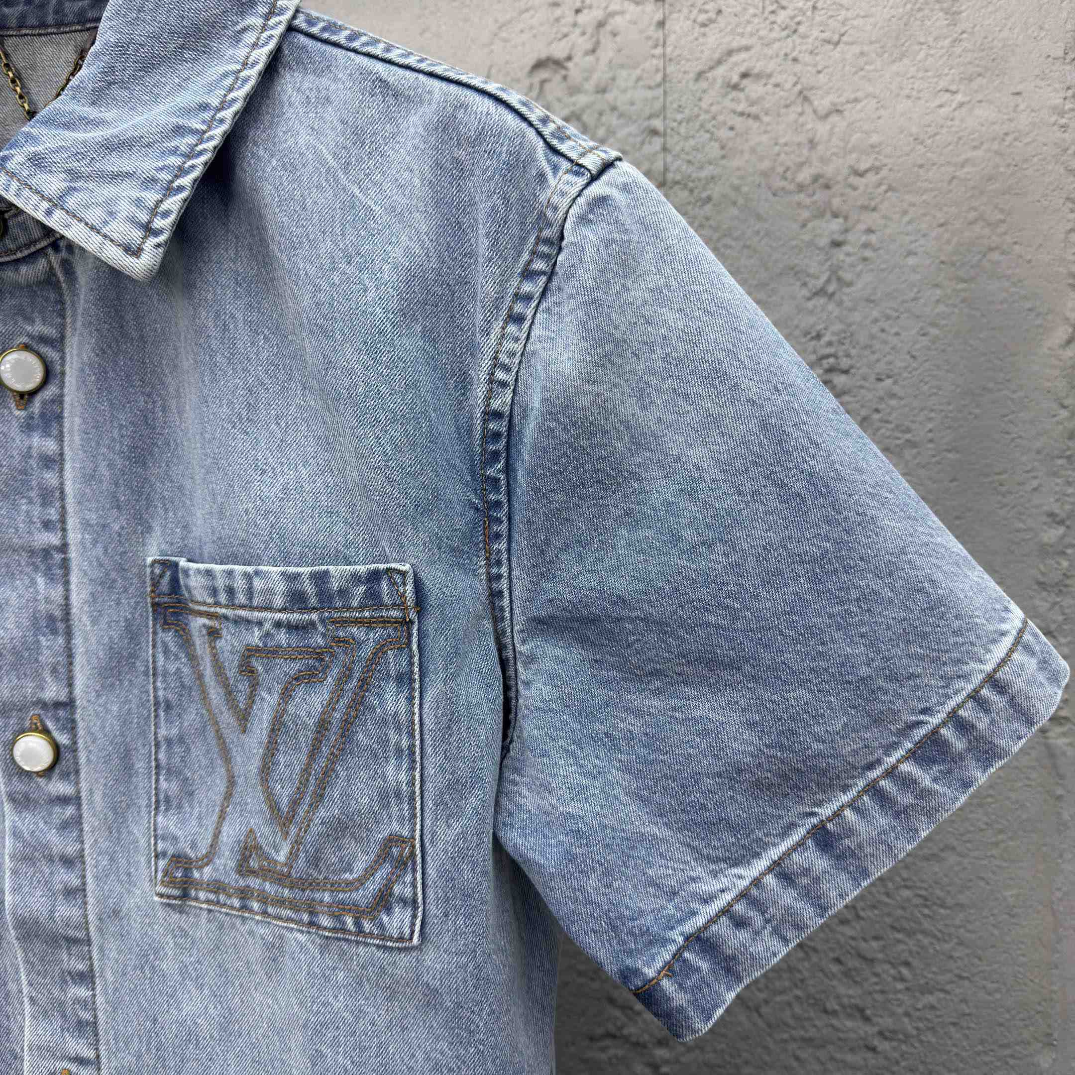 Louis Vuitton Short-Sleeved Denim Shirt  1AGJOP - EUR FASHION