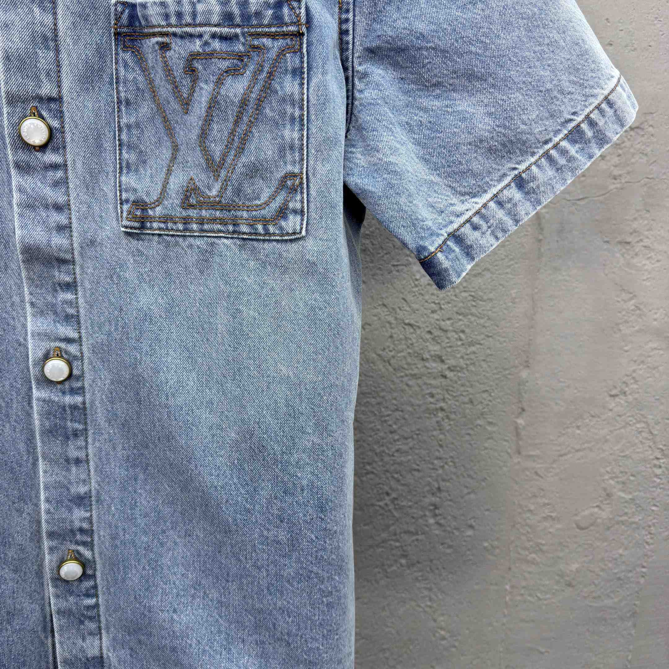 Louis Vuitton Short-Sleeved Denim Shirt  1AGJOP - EUR FASHION