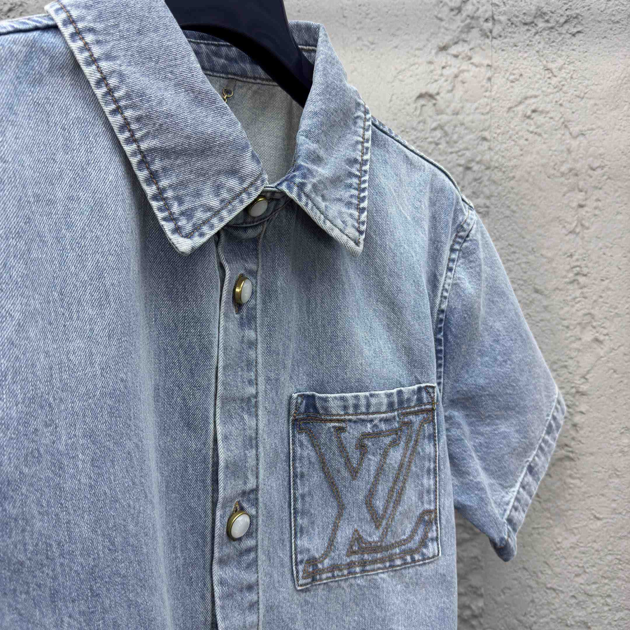 Louis Vuitton Short-Sleeved Denim Shirt  1AGJOP - EUR FASHION
