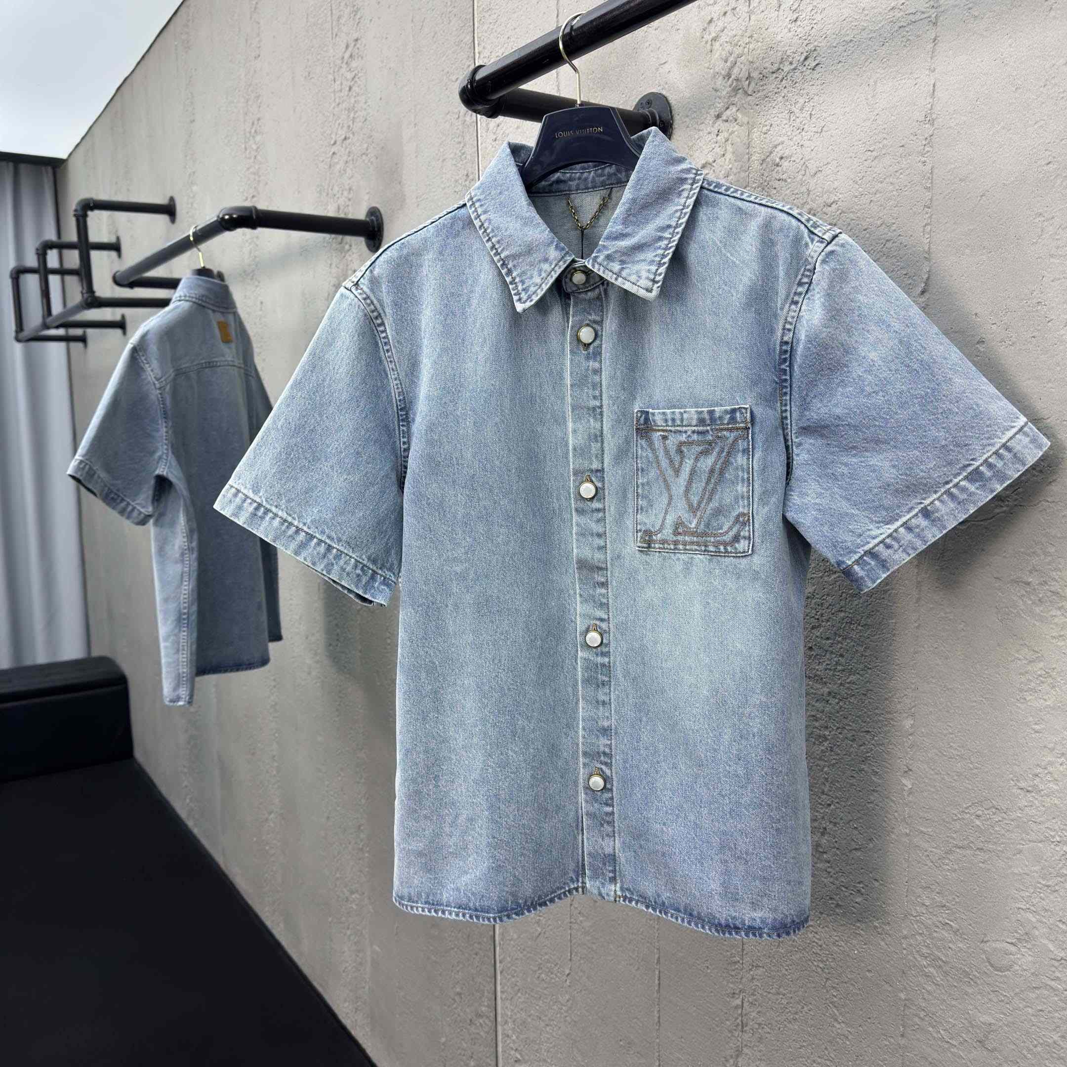 Louis Vuitton Short-Sleeved Denim Shirt  1AGJOP - EUR FASHION