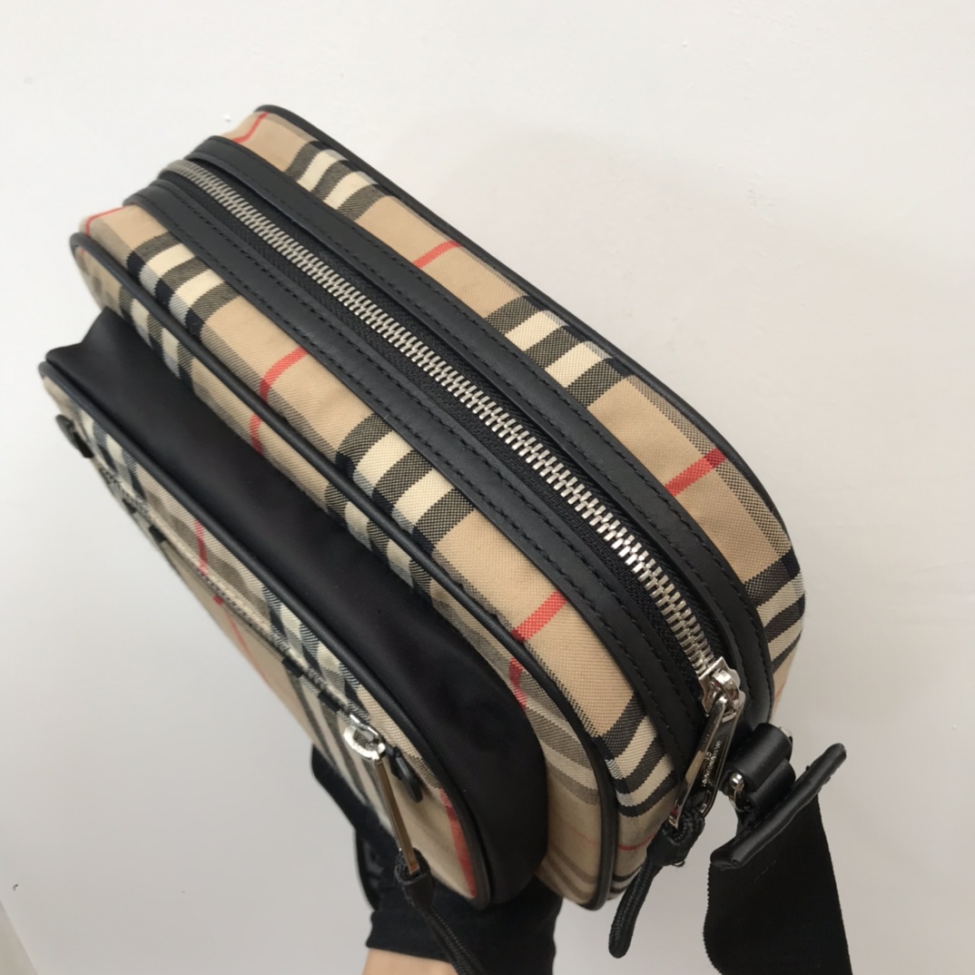 Burberry Check Shoulder Crossbody Bag  - EUR FASHION
