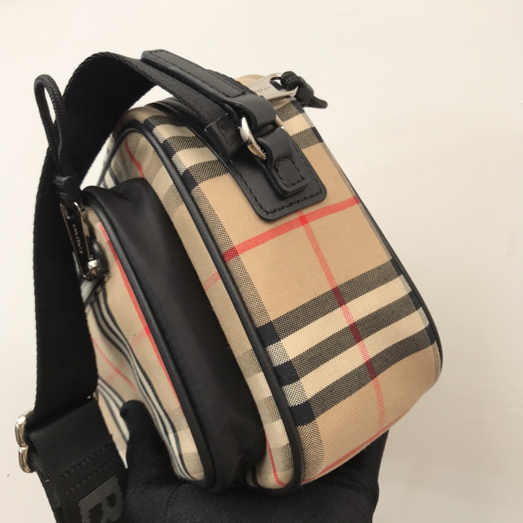 Burberry Check Shoulder Crossbody Bag  - EUR FASHION