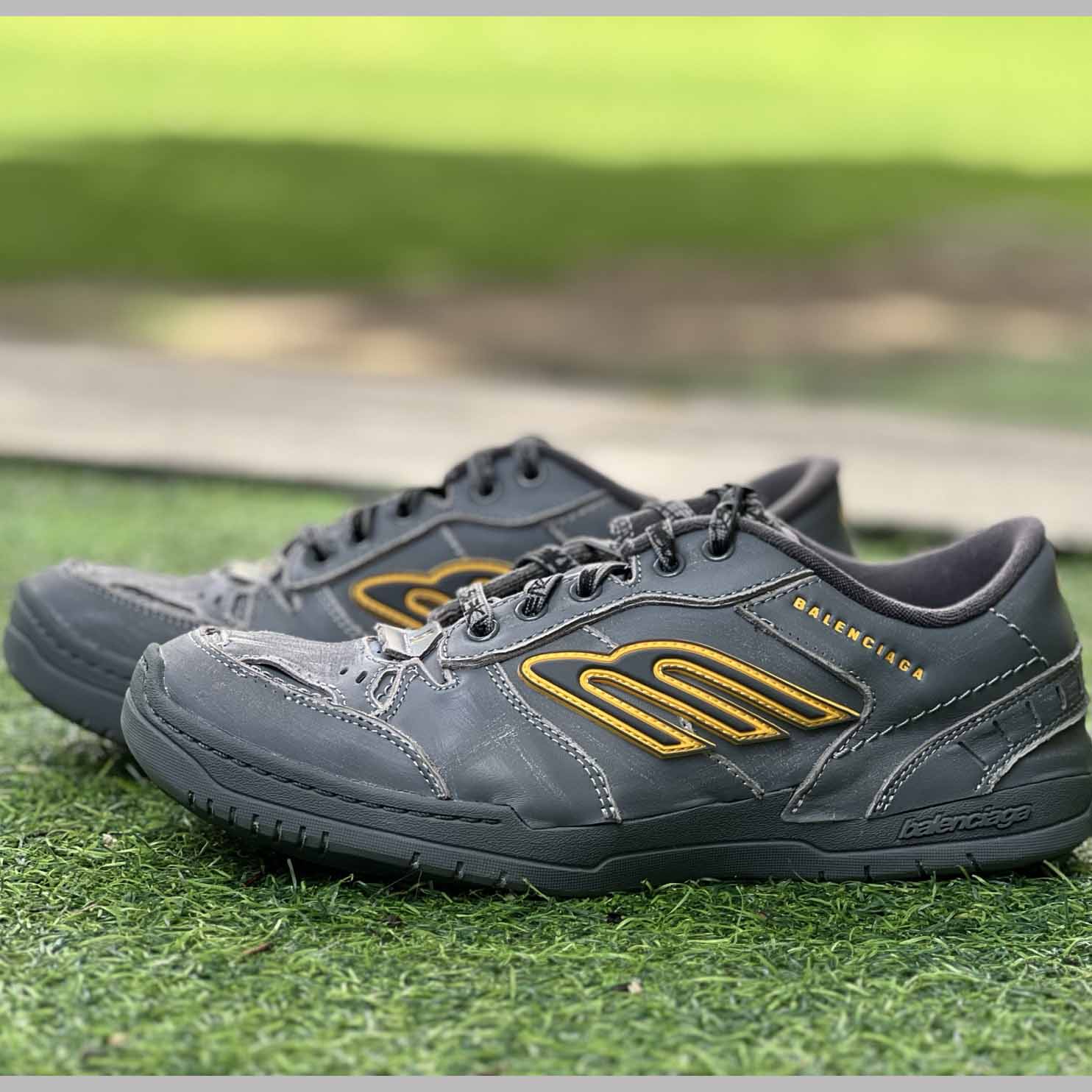 Balenciaga Hamptons Worn-Out Sneaker In Grey And Yellow Cowskin And Polyester - EUR FASHION