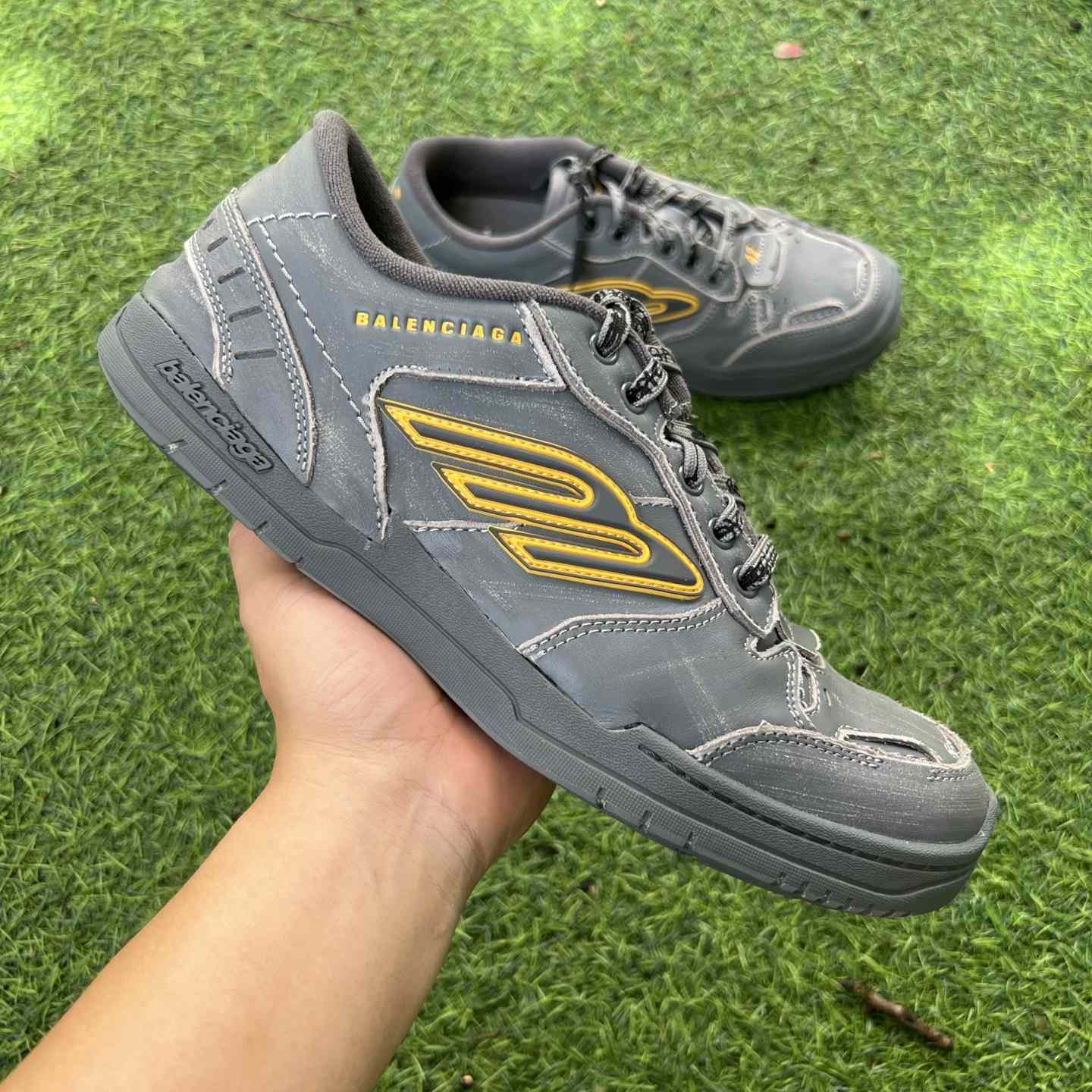 Balenciaga Hamptons Worn-Out Sneaker In Grey And Yellow Cowskin And Polyester - EUR FASHION