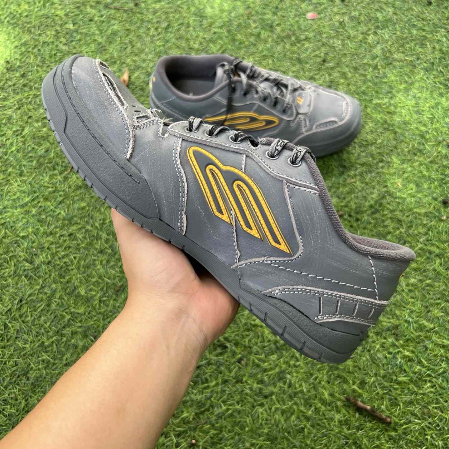 Balenciaga Hamptons Worn-Out Sneaker In Grey And Yellow Cowskin And Polyester - EUR FASHION