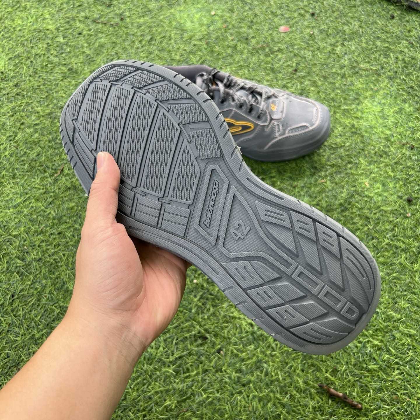 Balenciaga Hamptons Worn-Out Sneaker In Grey And Yellow Cowskin And Polyester - EUR FASHION