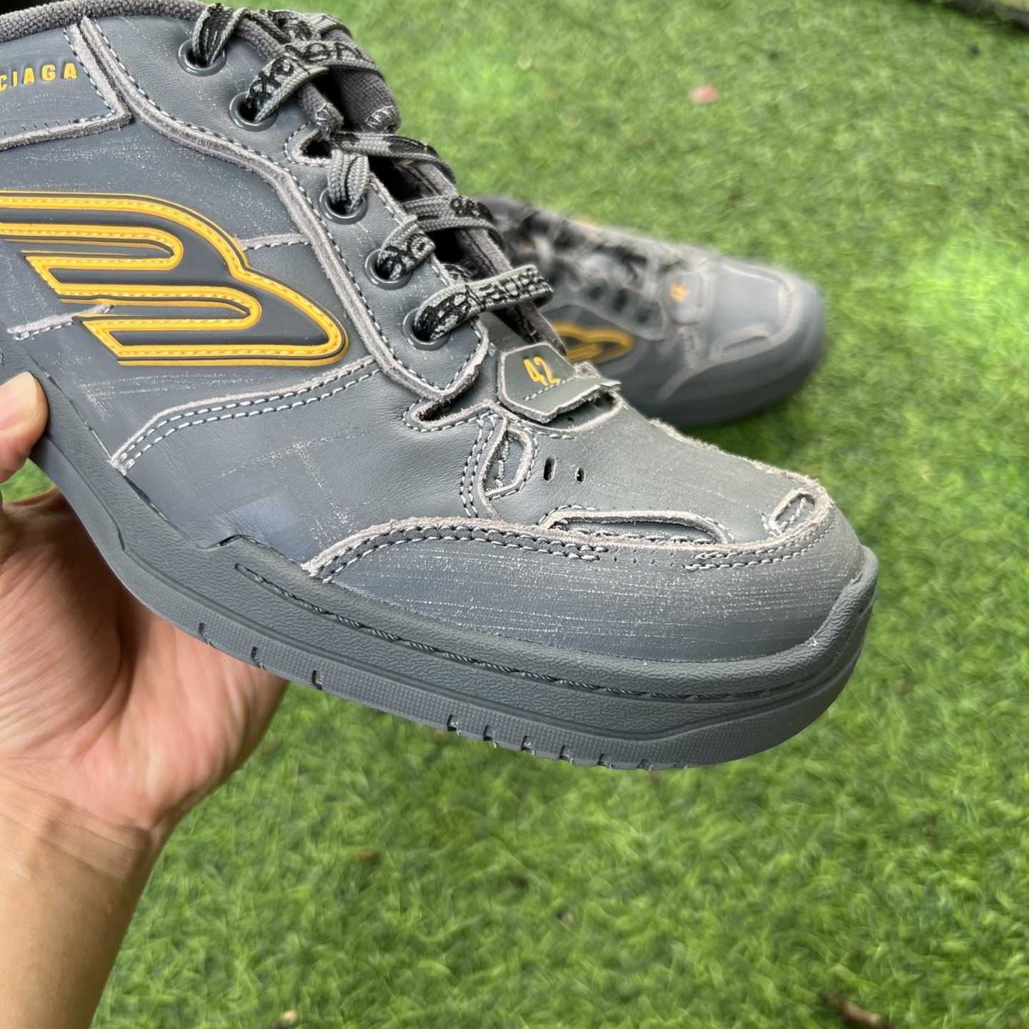 Balenciaga Hamptons Worn-Out Sneaker In Grey And Yellow Cowskin And Polyester - EUR FASHION
