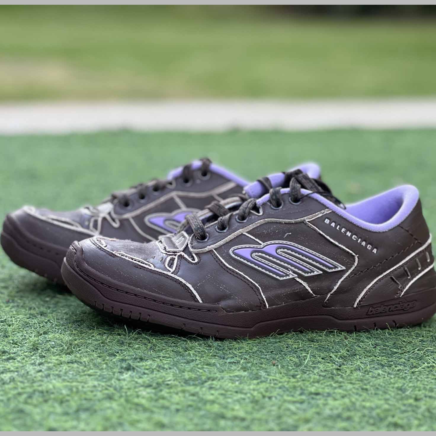Balenciaga Hamptons Medium Worn-Out Sneaker In Brown And Lilac Cowskin And Polyester - EUR FASHION