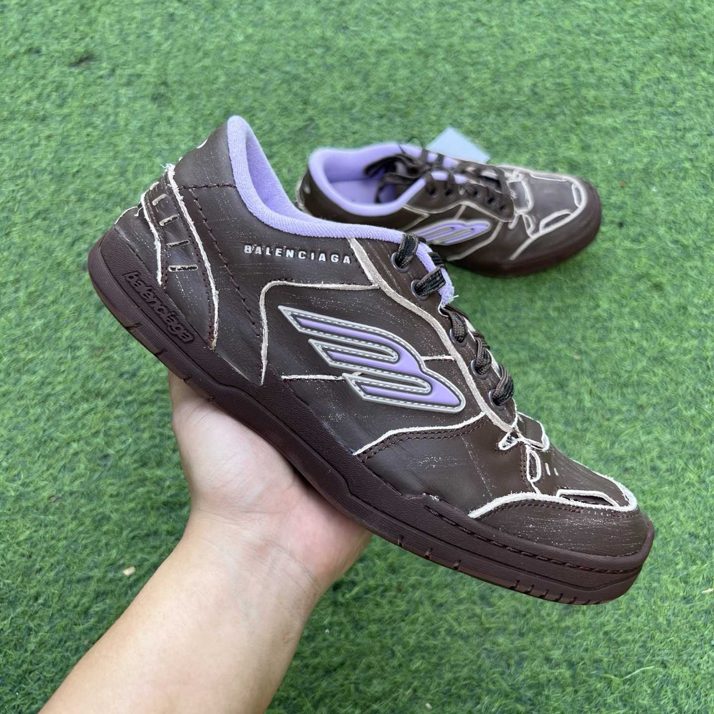 Balenciaga Hamptons Medium Worn-Out Sneaker In Brown And Lilac Cowskin And Polyester - EUR FASHION