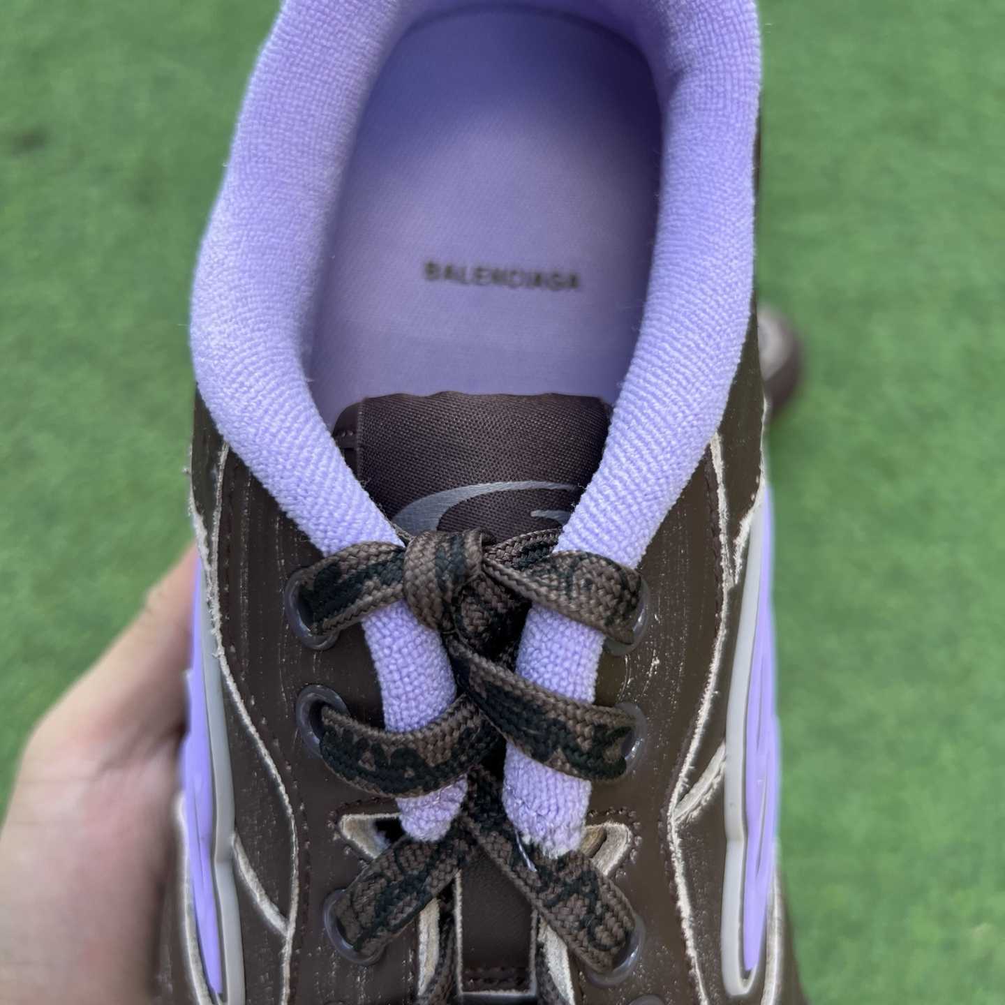 Balenciaga Hamptons Medium Worn-Out Sneaker In Brown And Lilac Cowskin And Polyester - EUR FASHION
