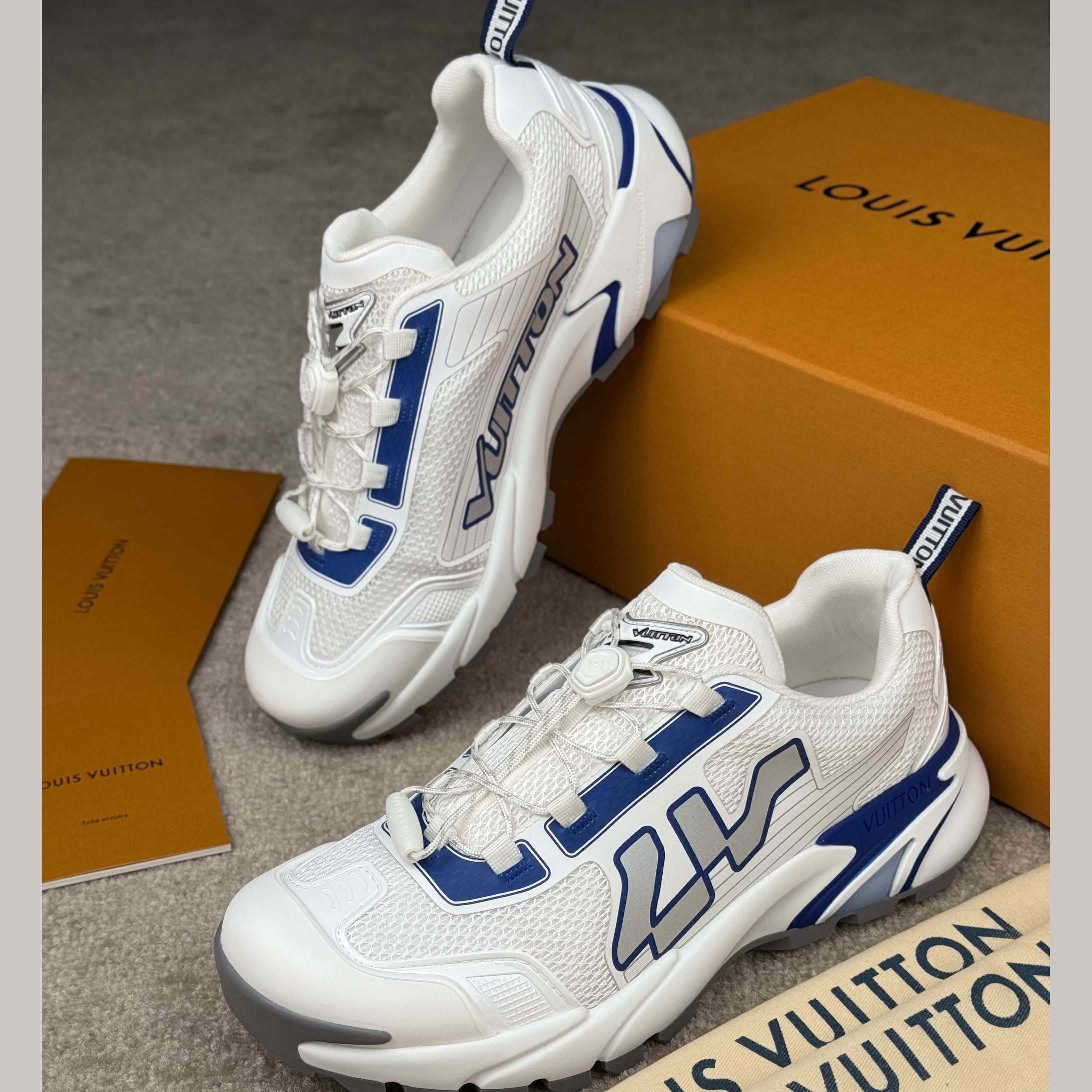 Louis Vuitton LV Runner Tatic Sneaker     1AHTWT - EUR FASHION