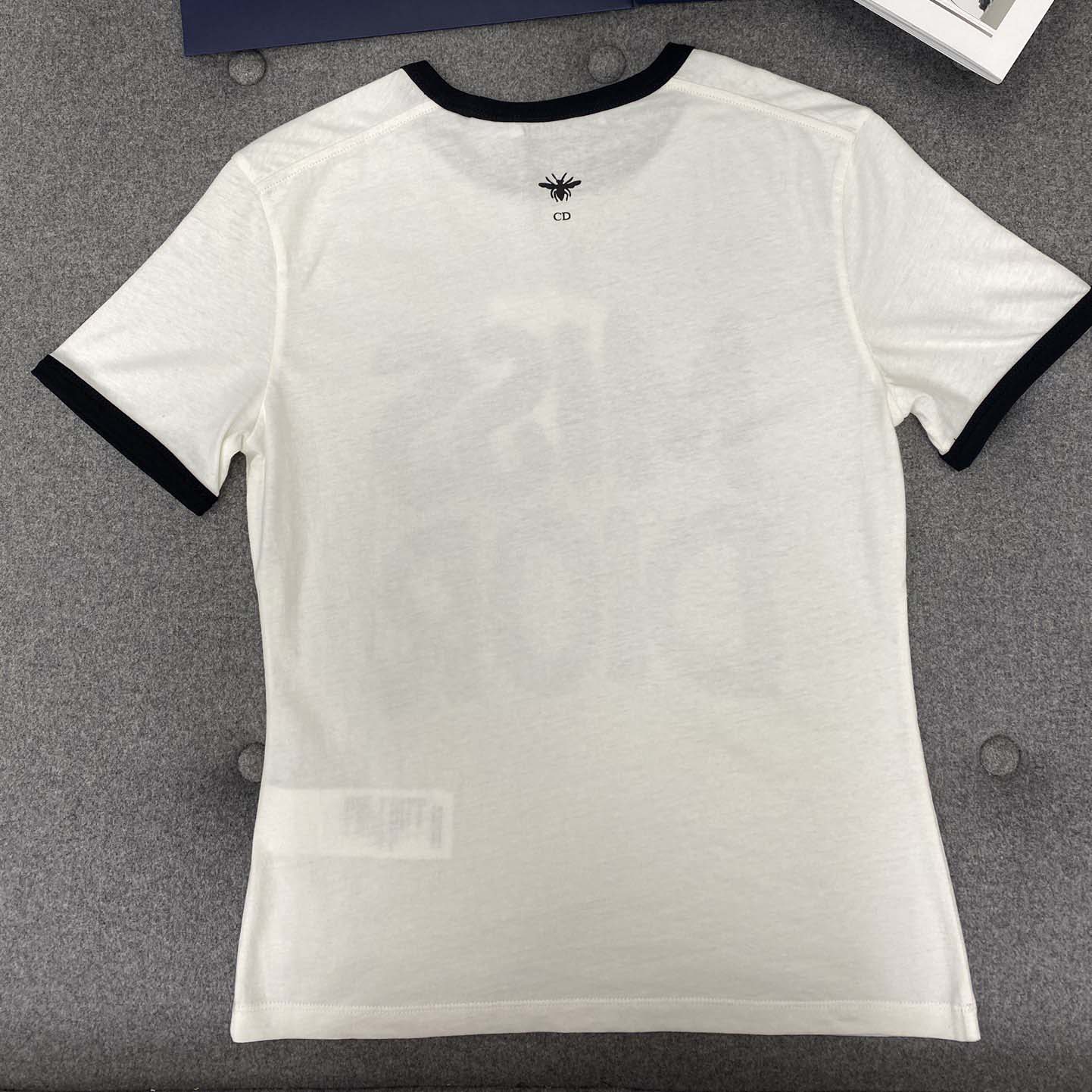 Dior T-Shirt White Cotton and Linen Jersey with Red Miss Dior Graffiti Motif - EUR FASHION