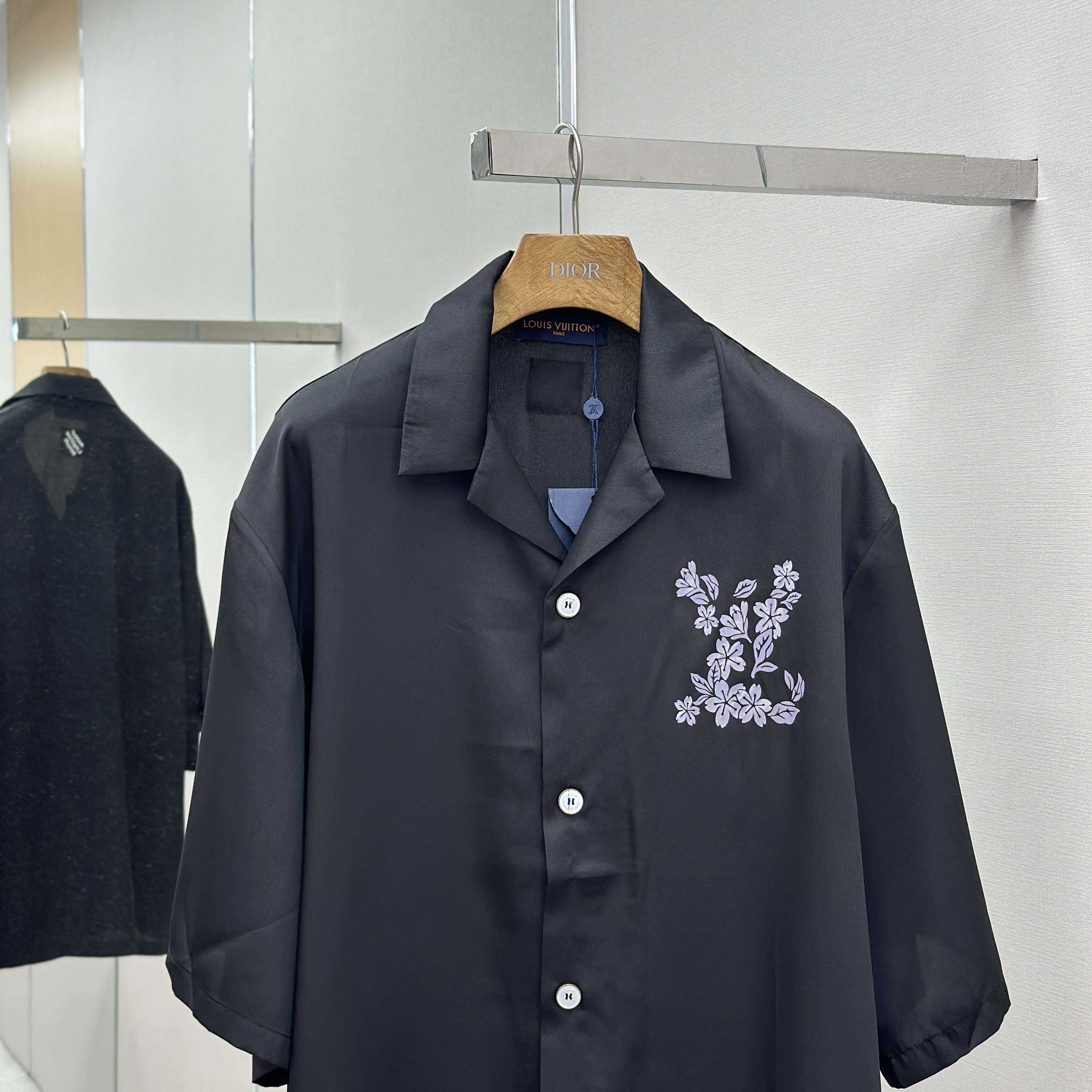 Louis Vuitton Printed Signature Silk Shirt   1AIMHT - EUR FASHION