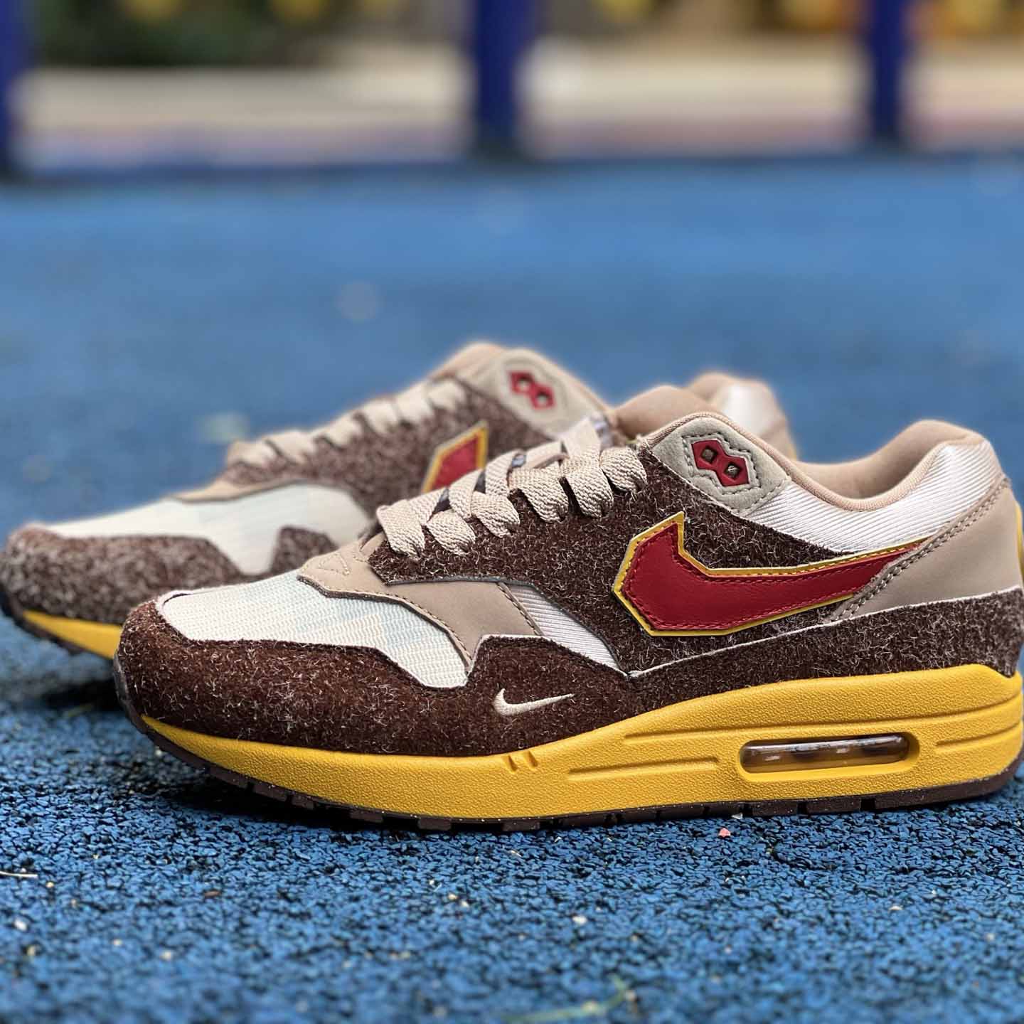 Nike Air Max 1 .SWOOSH Big Head Origins HV5776-200  - EUR FASHION