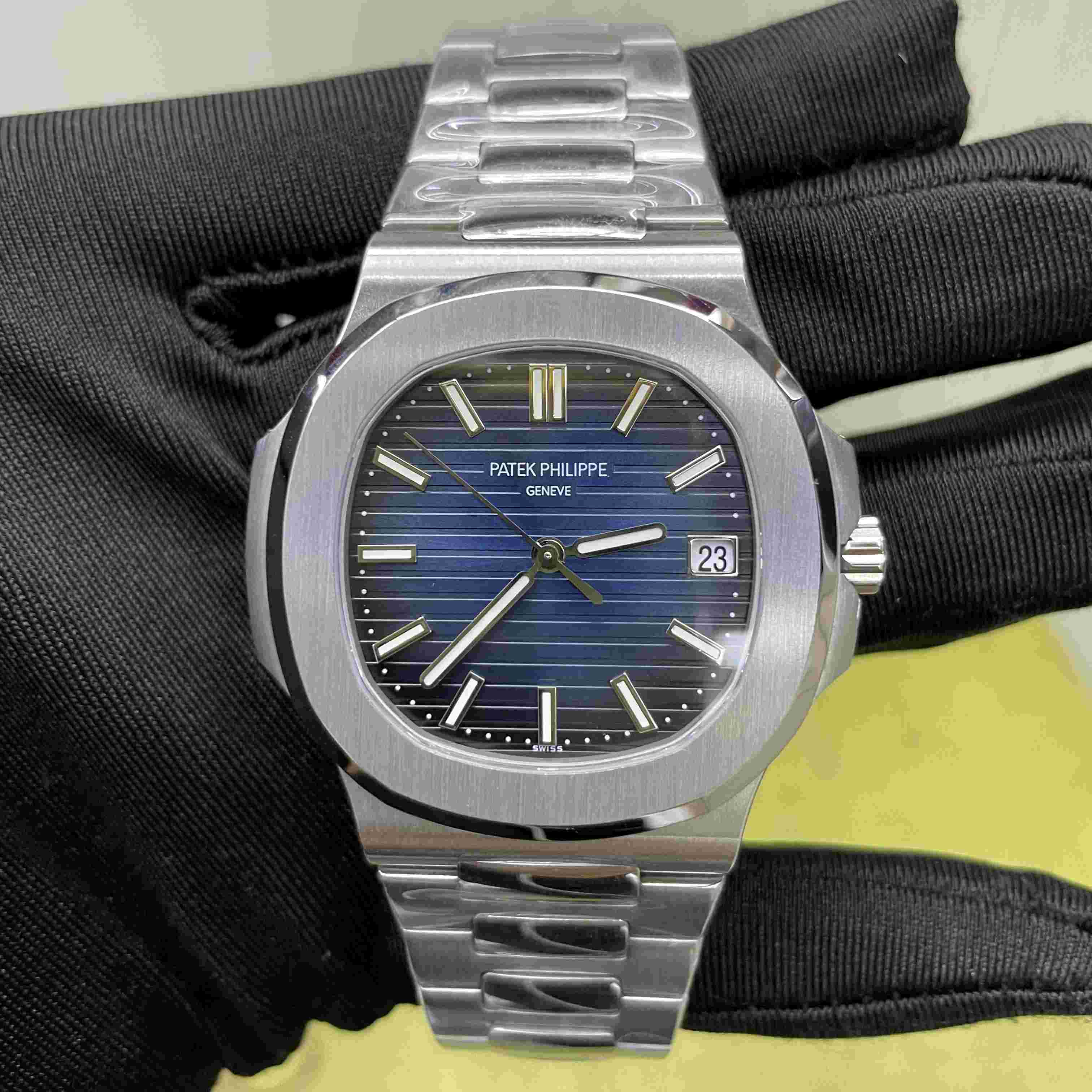 Patek Philippe Patek Nautilus "5811/1G - EUR FASHION