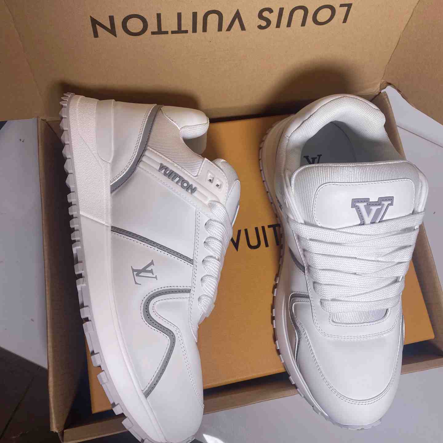 Louis Vuitton Run Away Maxi Sneaker   1AHSRM - EUR FASHION