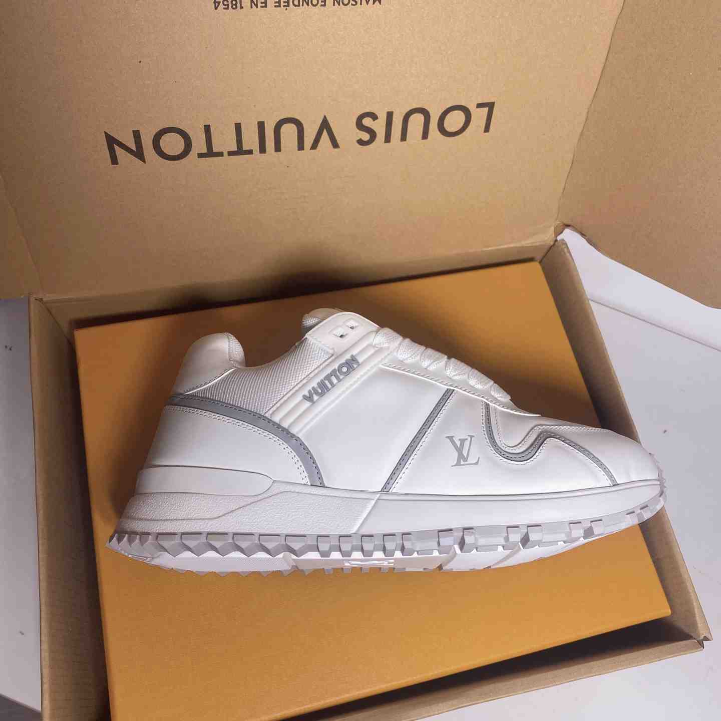 Louis Vuitton Run Away Maxi Sneaker   1AHSRM - EUR FASHION