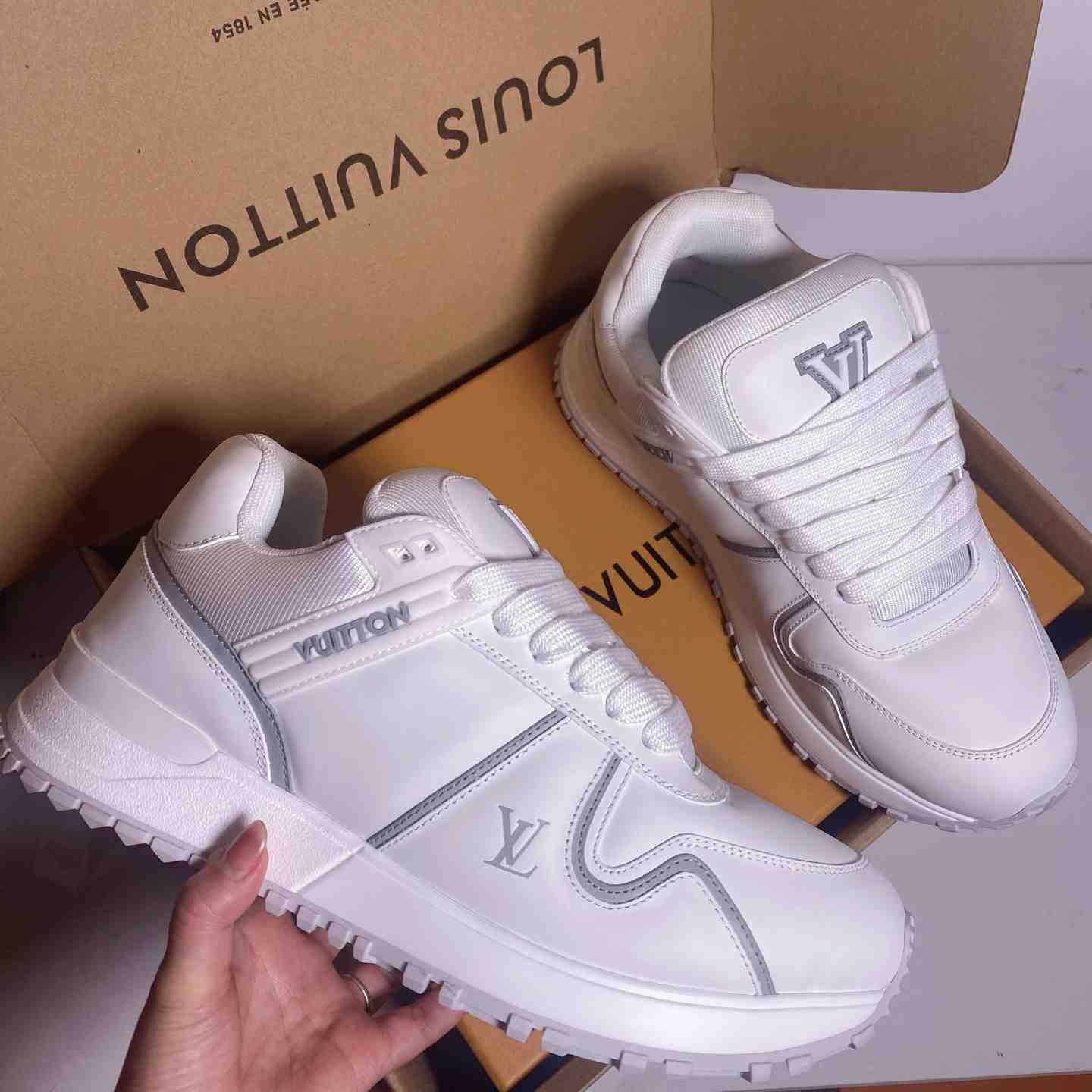 Louis Vuitton Run Away Maxi Sneaker   1AHSRM - EUR FASHION