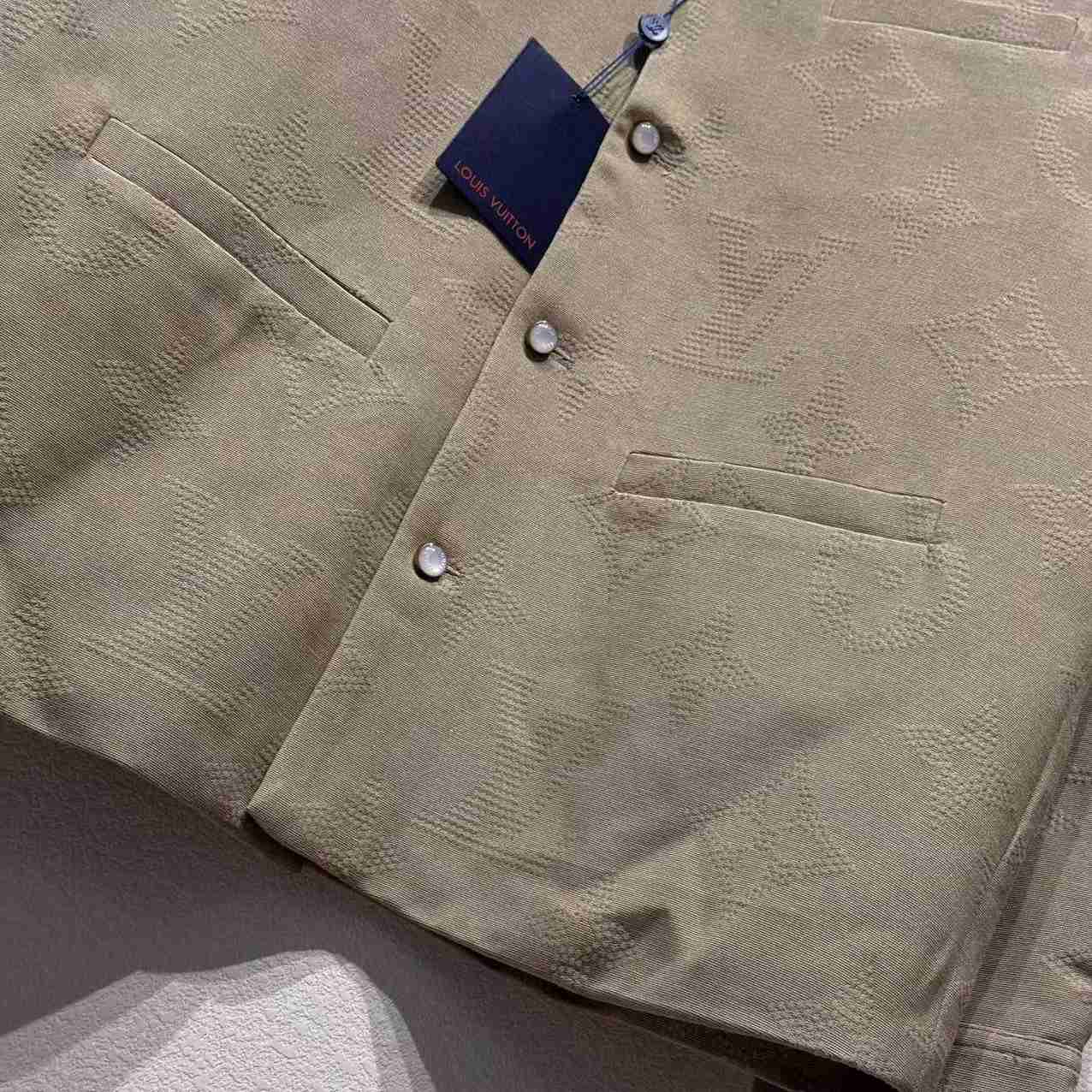 Louis Vuitton Monogram Embroidered Chic Overshirt   1AHBI3 - EUR FASHION