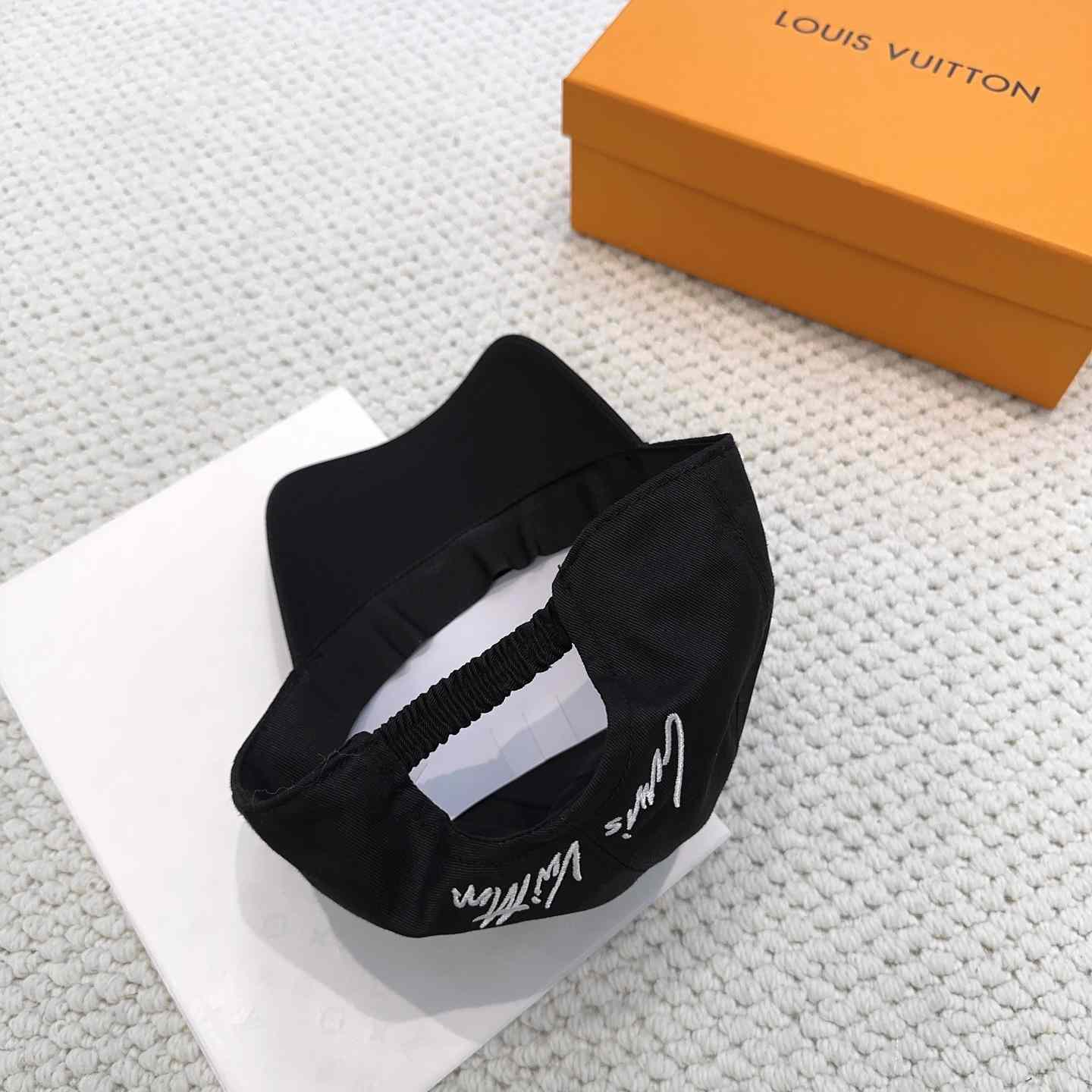 Louis Vuitton Cap - EUR FASHION
