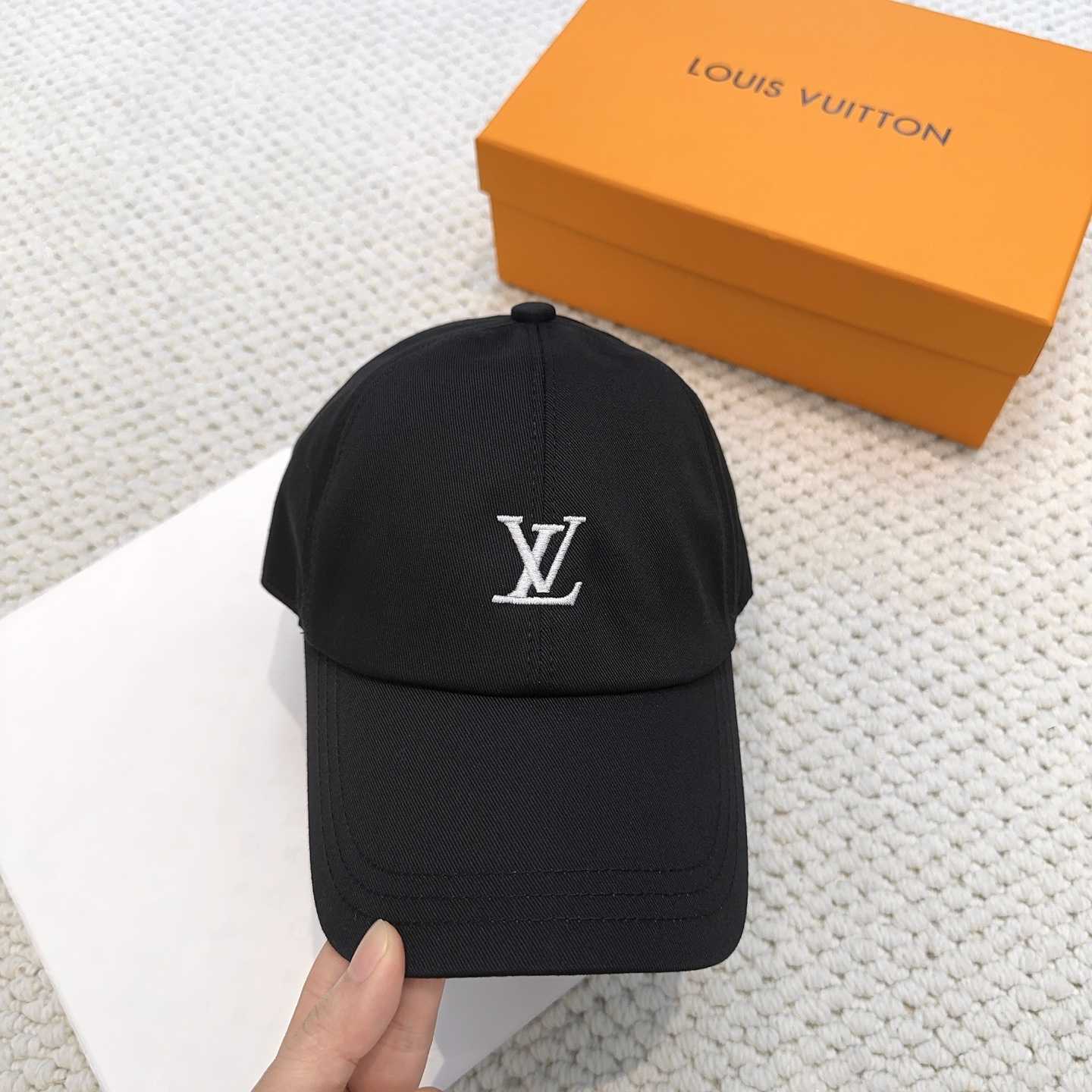 Louis Vuitton Cap - EUR FASHION