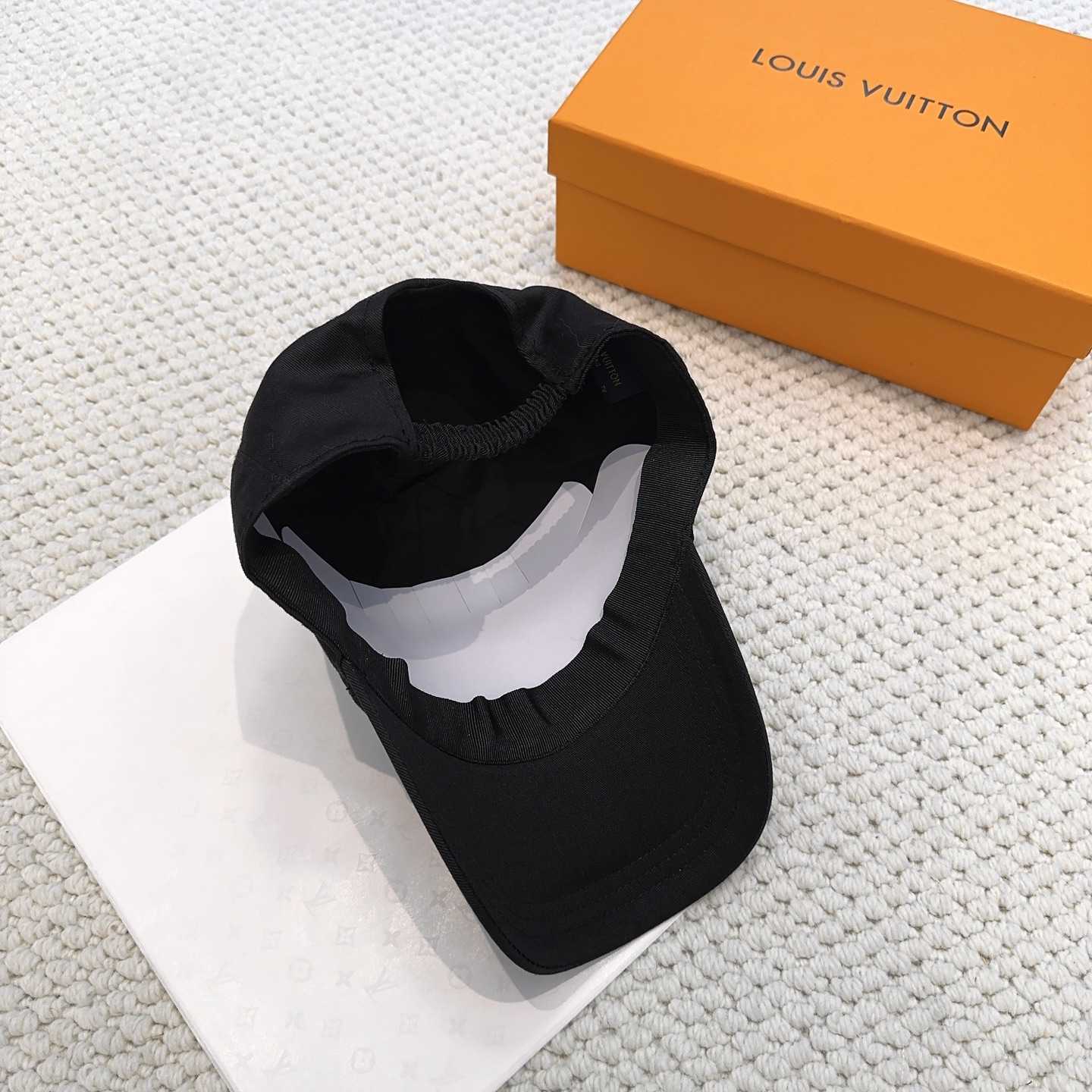 Louis Vuitton Cap - EUR FASHION
