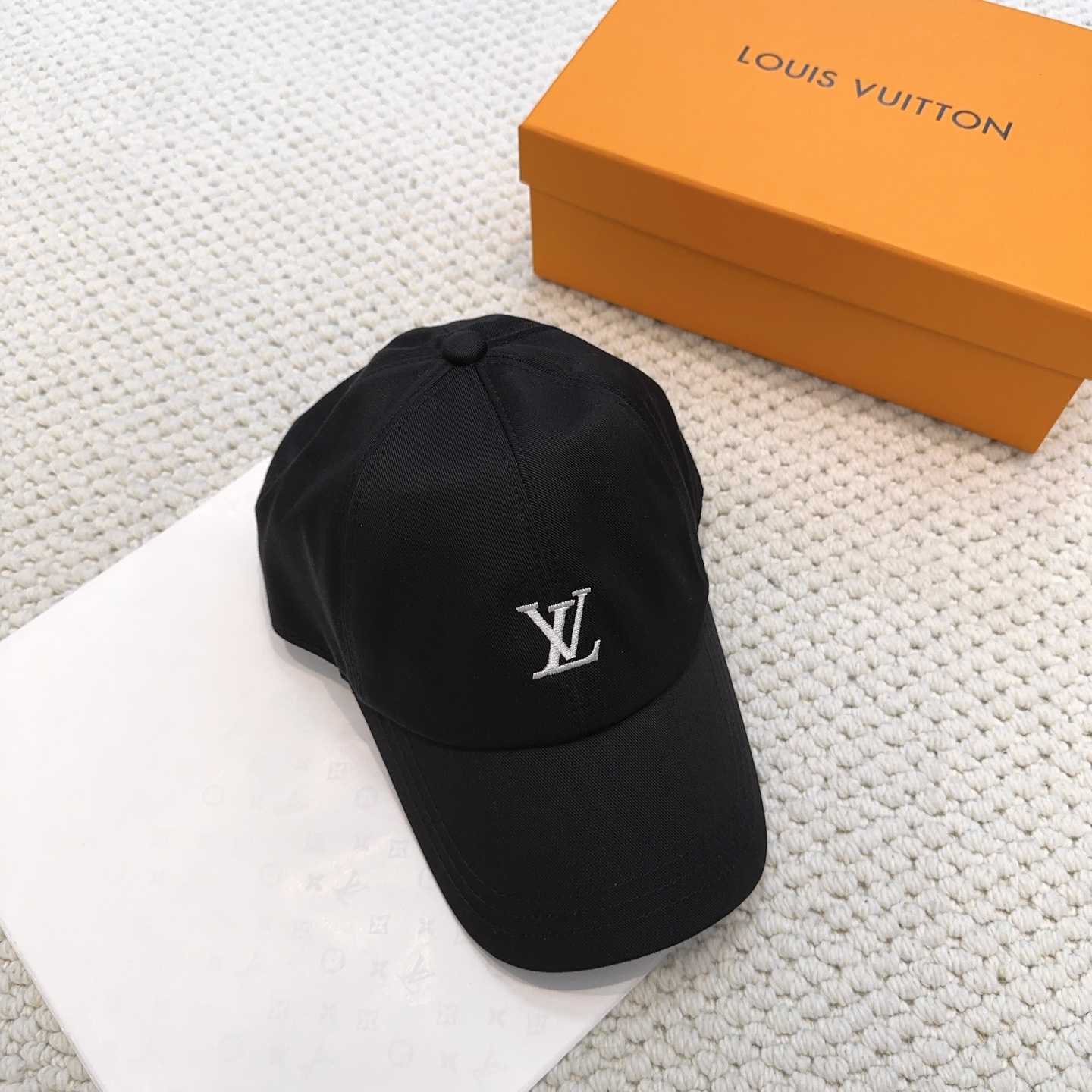 Louis Vuitton Cap - EUR FASHION