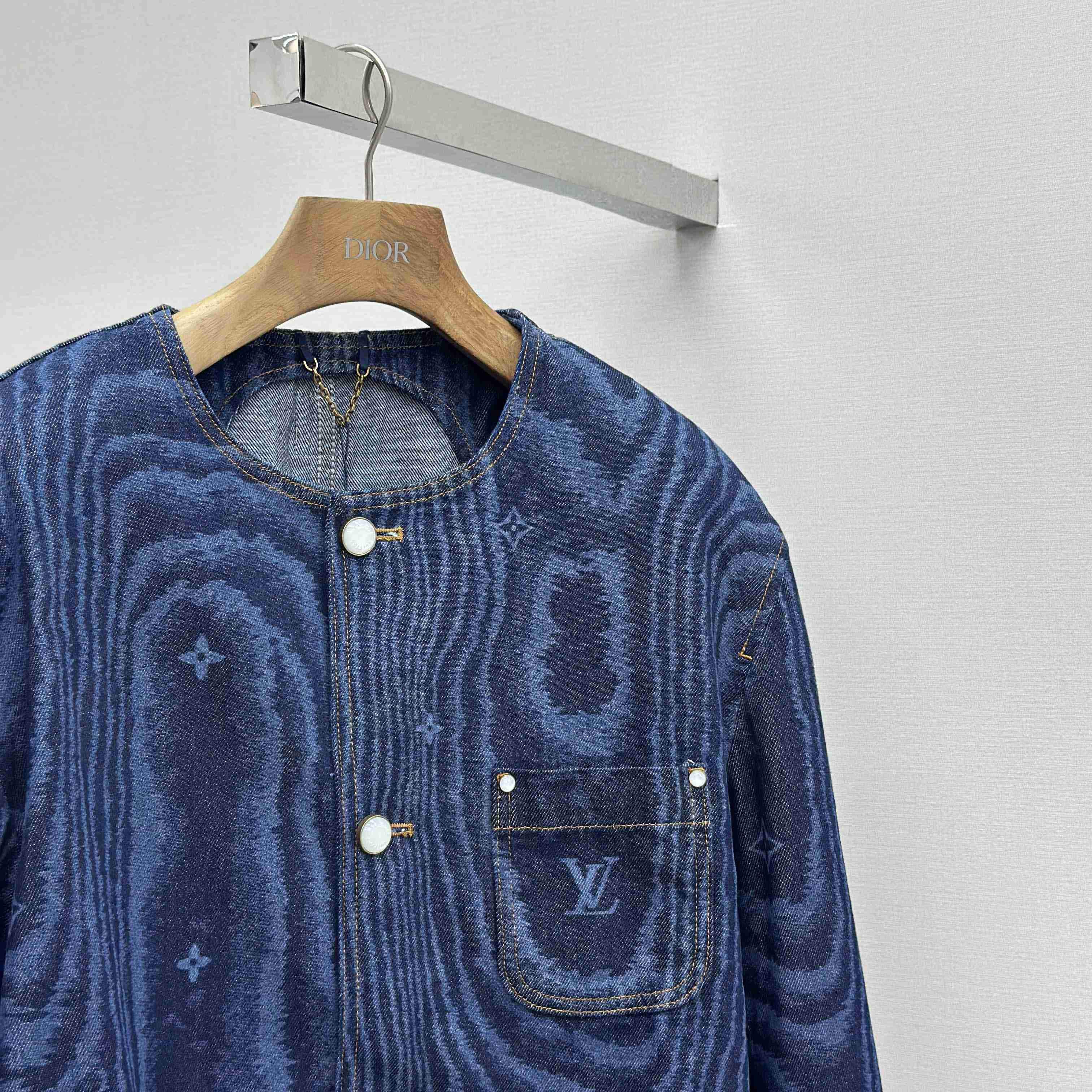 Louis Vuitton Chic Collarless Denim Jacket   1AHUXT - EUR FASHION