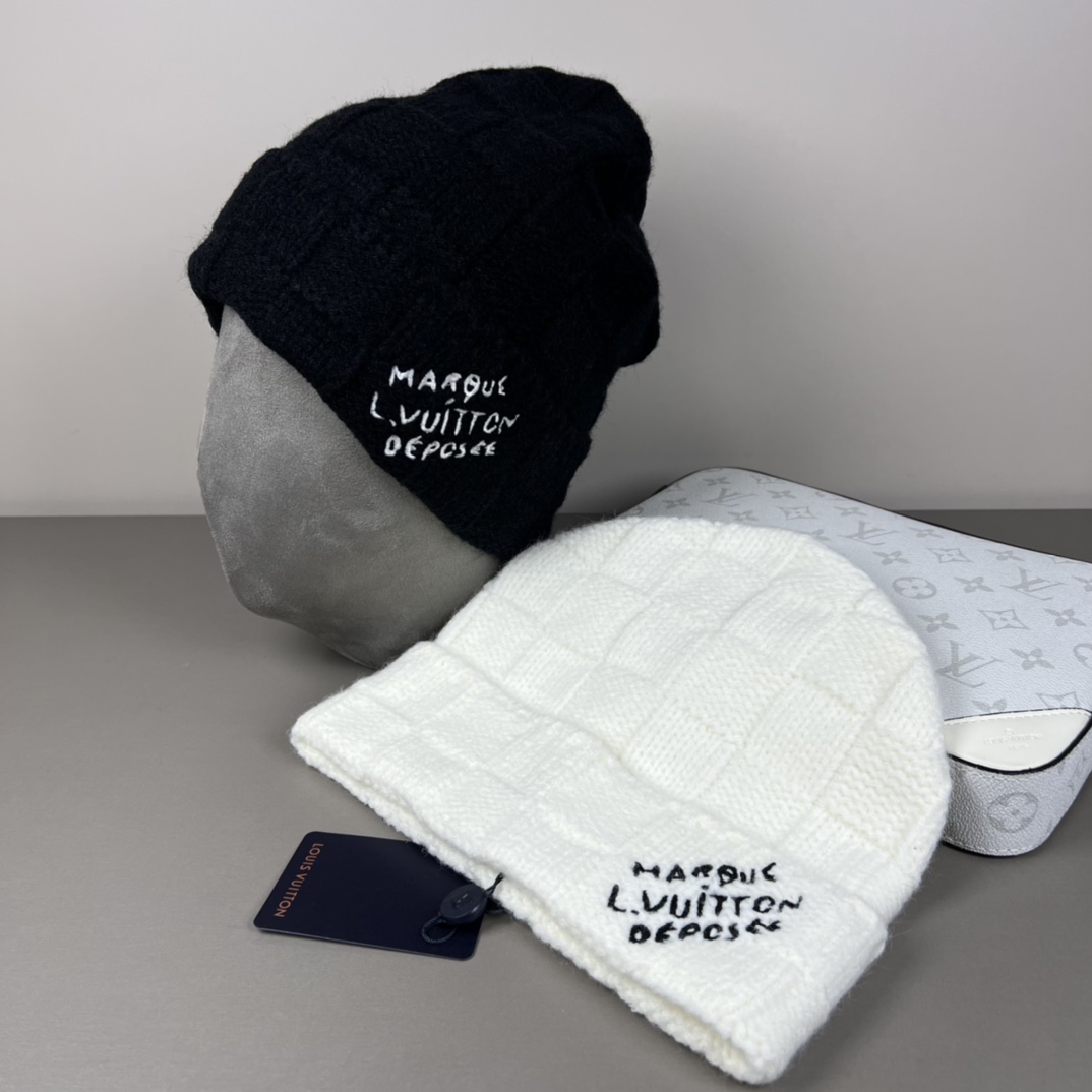 Louis Vuitton Beanie - EUR FASHION