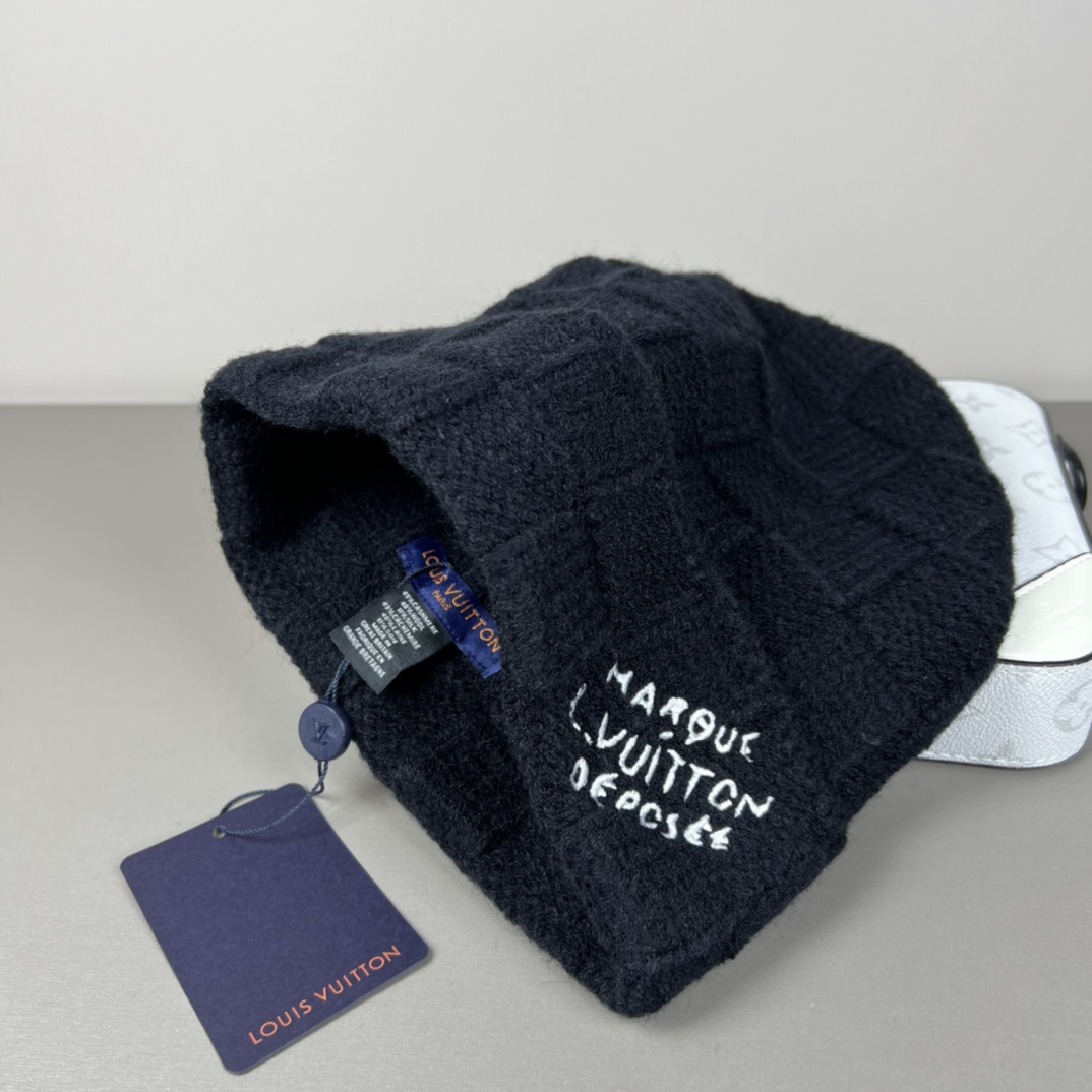 Louis Vuitton Beanie - EUR FASHION