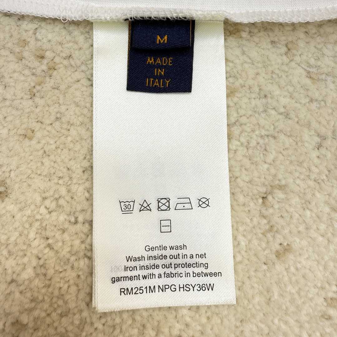 Louis Vuitton Embossed LV Long-Sleeved T-Shirt   1AIOIP - EUR FASHION