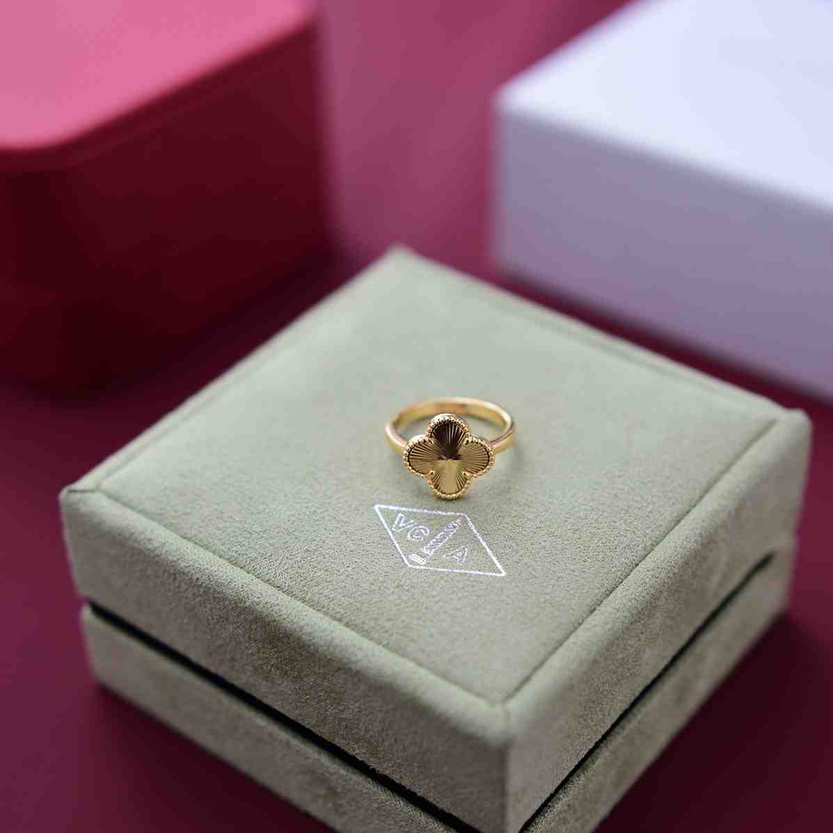 Van Cleef & Arpels Rings - EUR FASHION