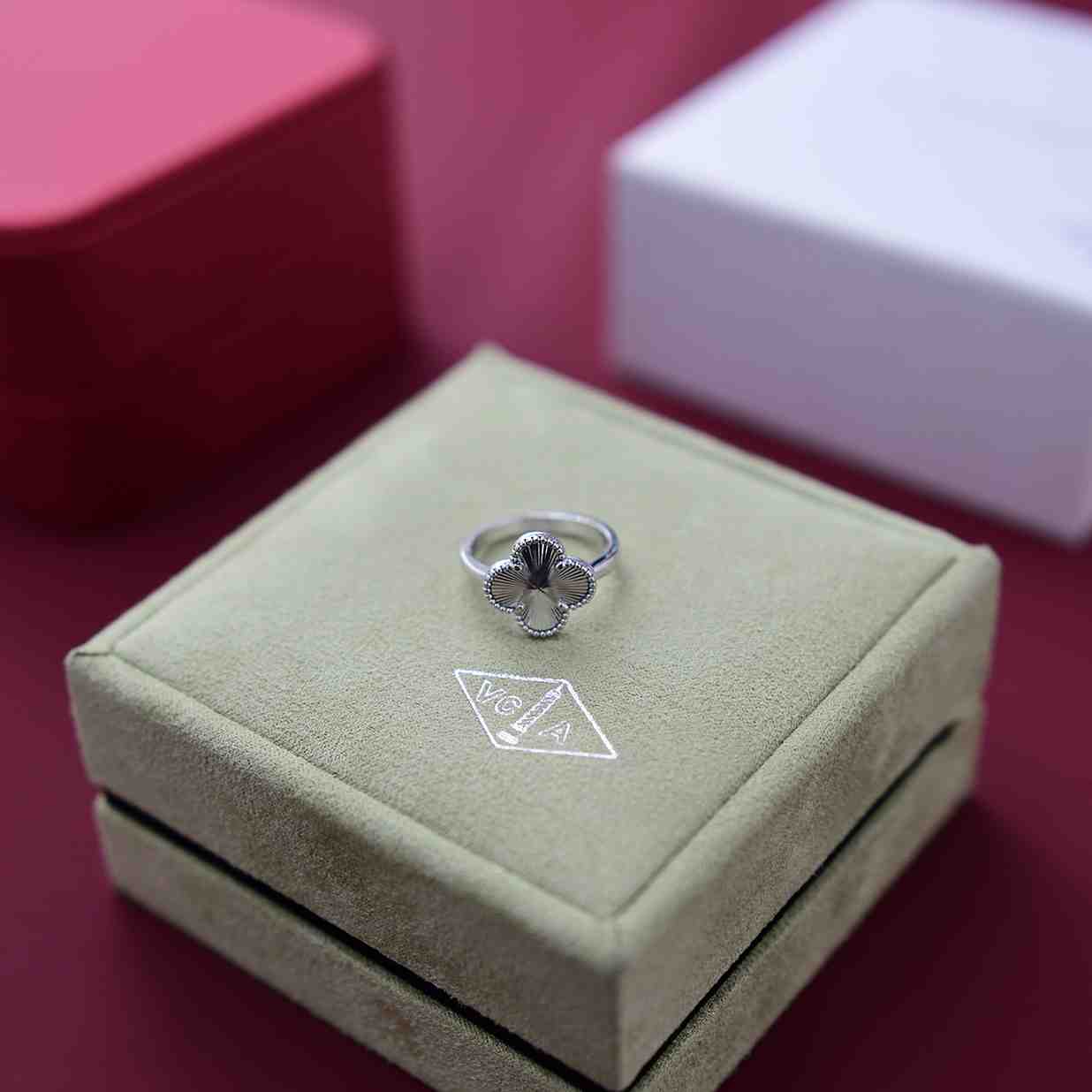 Van Cleef & Arpels Rings - EUR FASHION