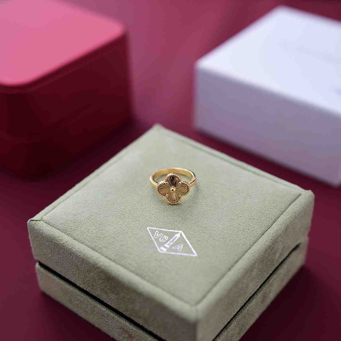 Van Cleef & Arpels Rings - EUR FASHION