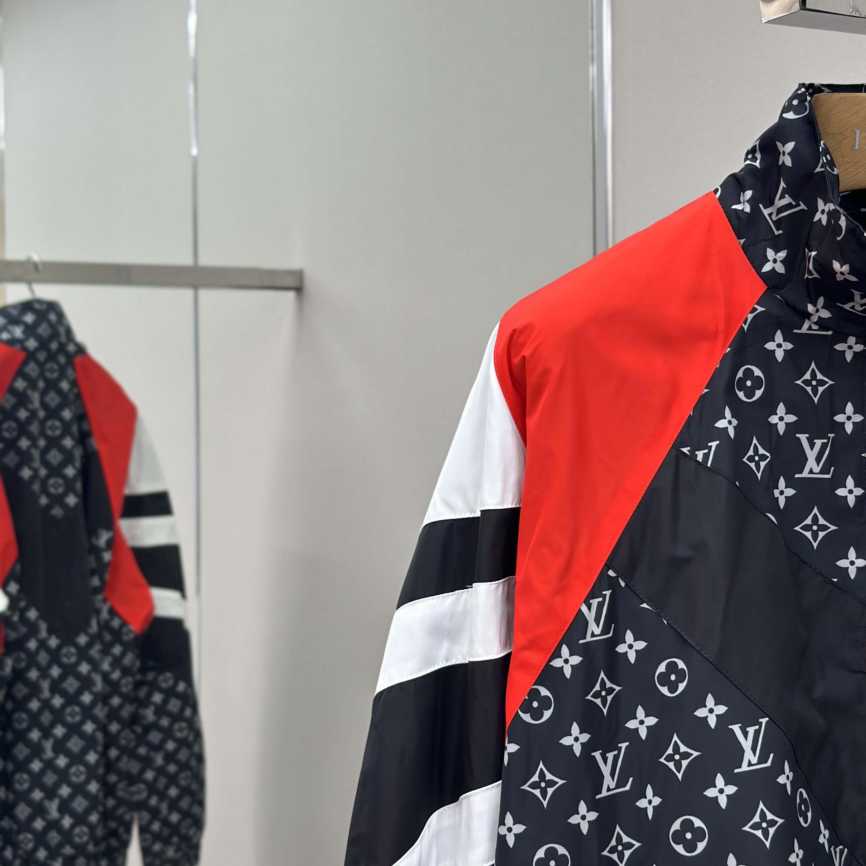 Louis Vuitton Monogram Printed Nylon Tracksuit Top   1AILQ5 - EUR FASHION
