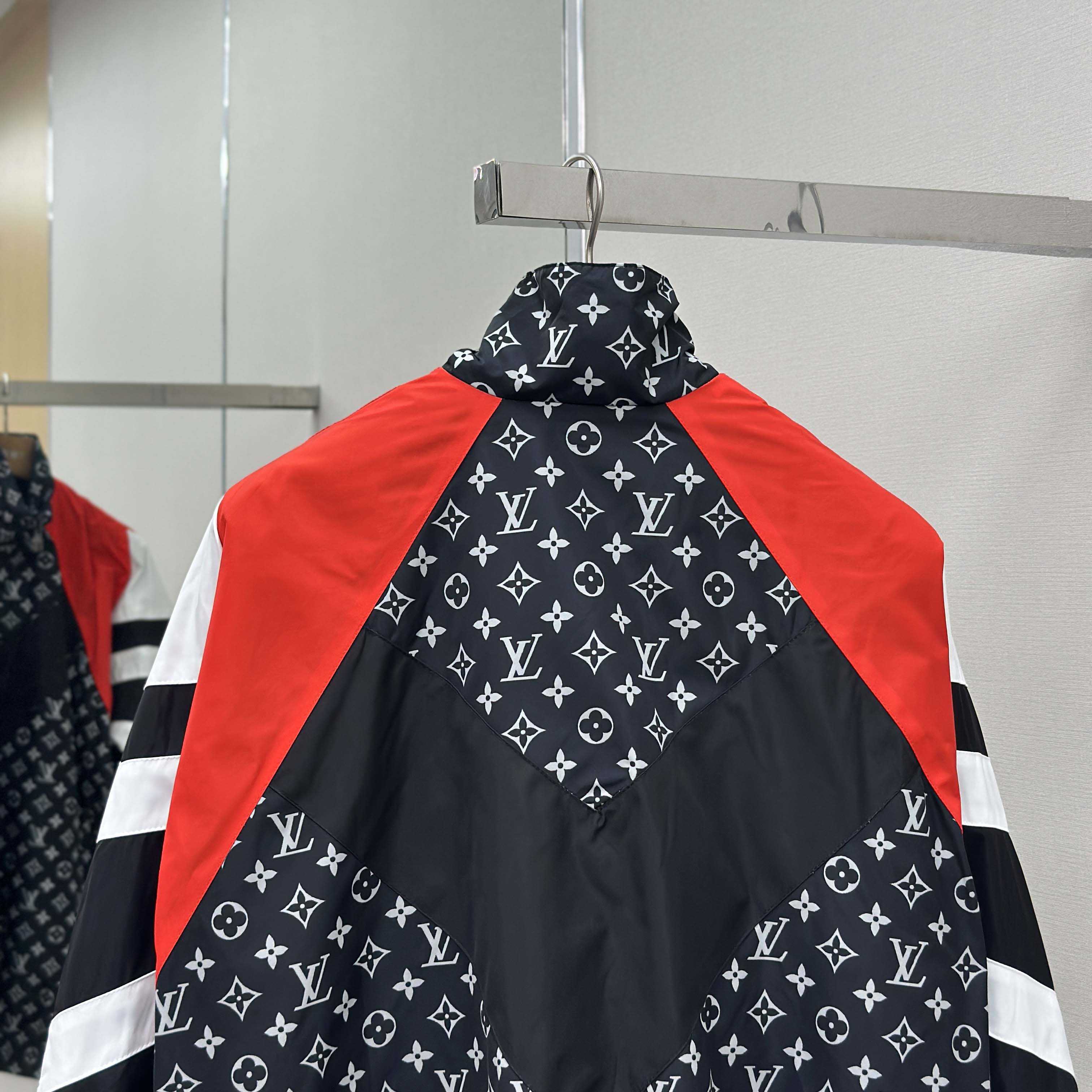 Louis Vuitton Monogram Printed Nylon Tracksuit Top   1AILQ5 - EUR FASHION