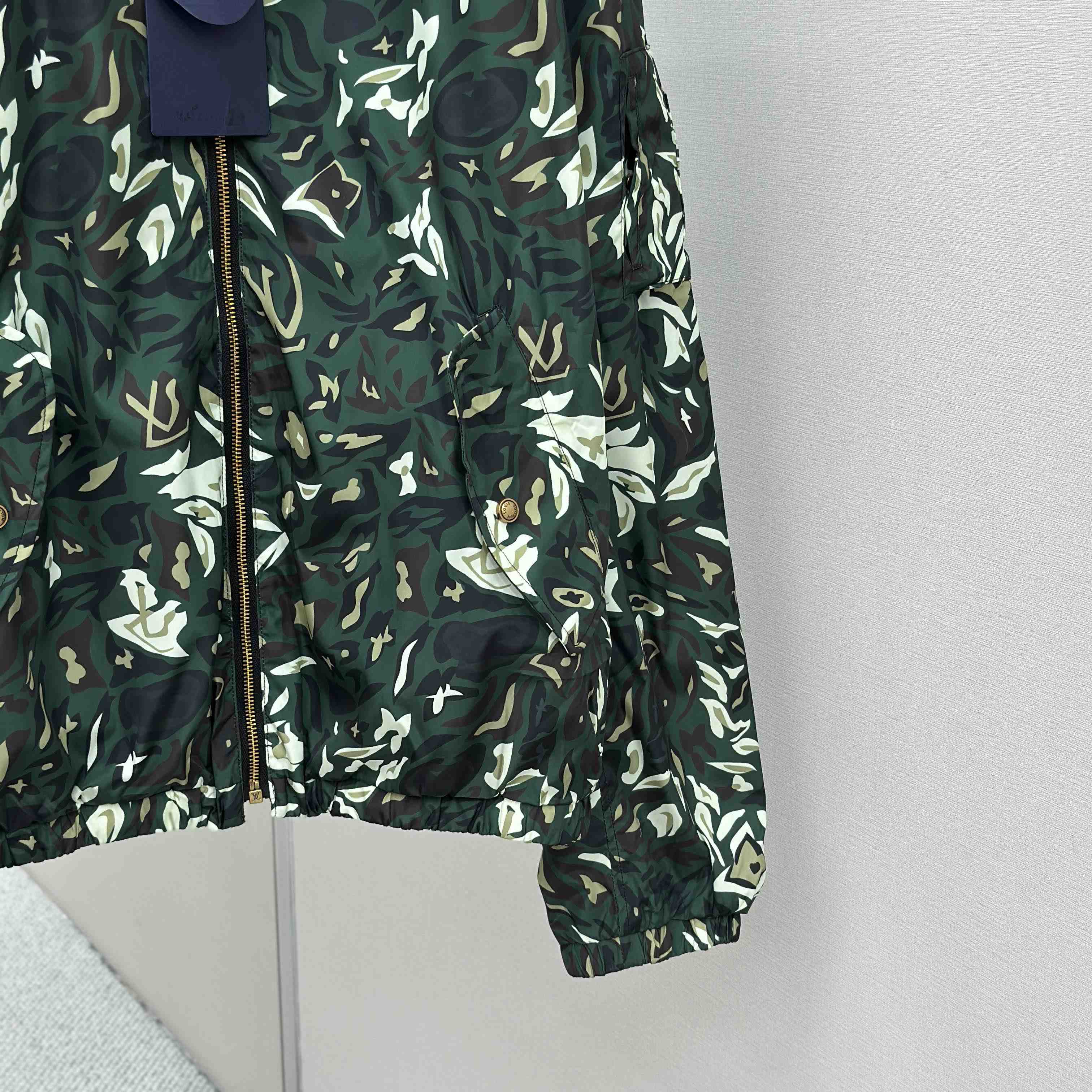 Louis Vuitton Monogram Reversible Windbreaker   1AILQT - EUR FASHION