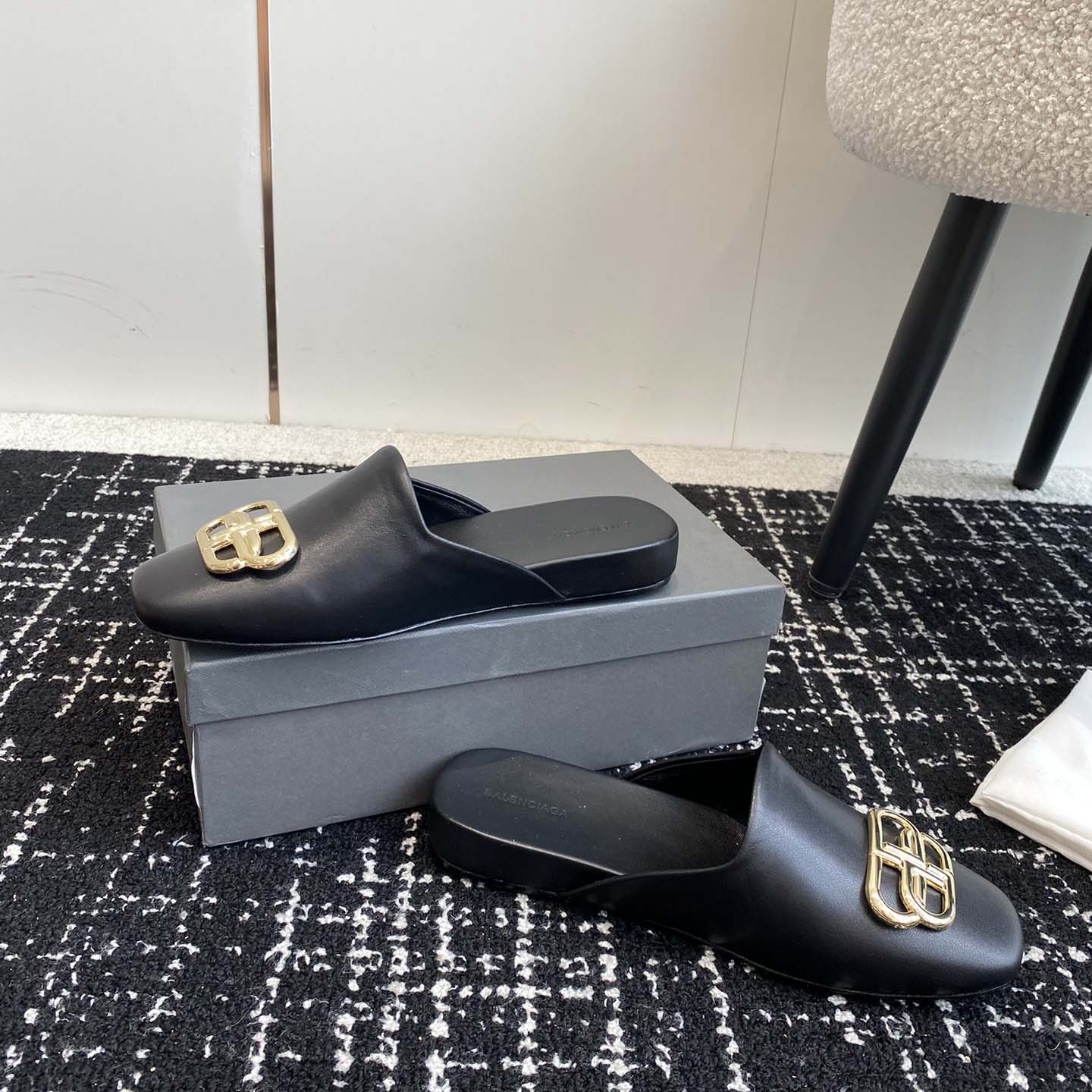 Balenciaga Flat Cosy BB Mule Slide Sandals - EUR FASHION