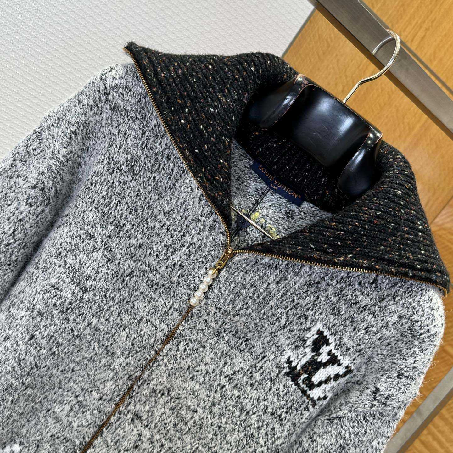 Louis Vuitton Zippered Knitted Blouson   1AIMD0 - EUR FASHION