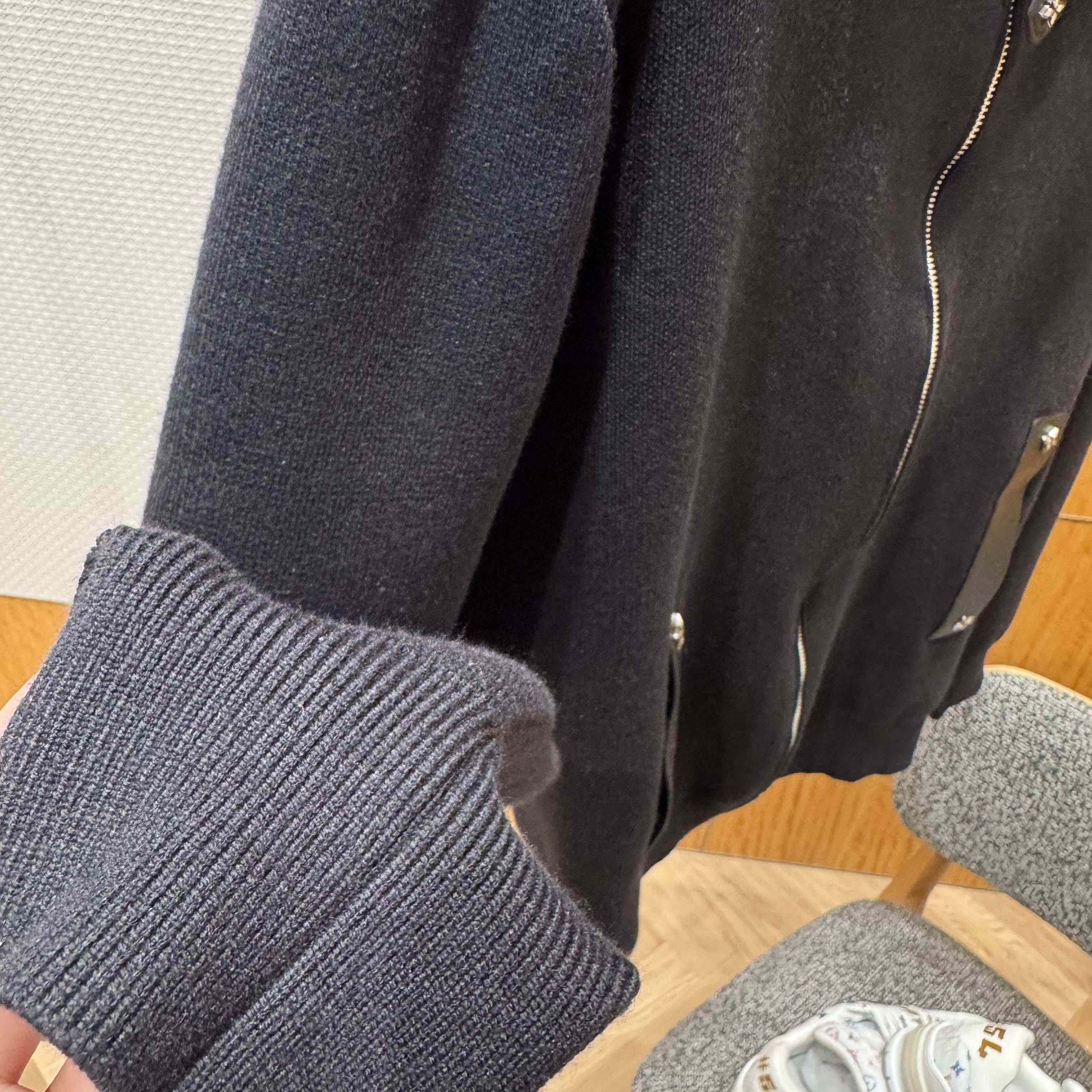 Louis Vuitton Knit Blouson With Leather Details   1AH346 - EUR FASHION
