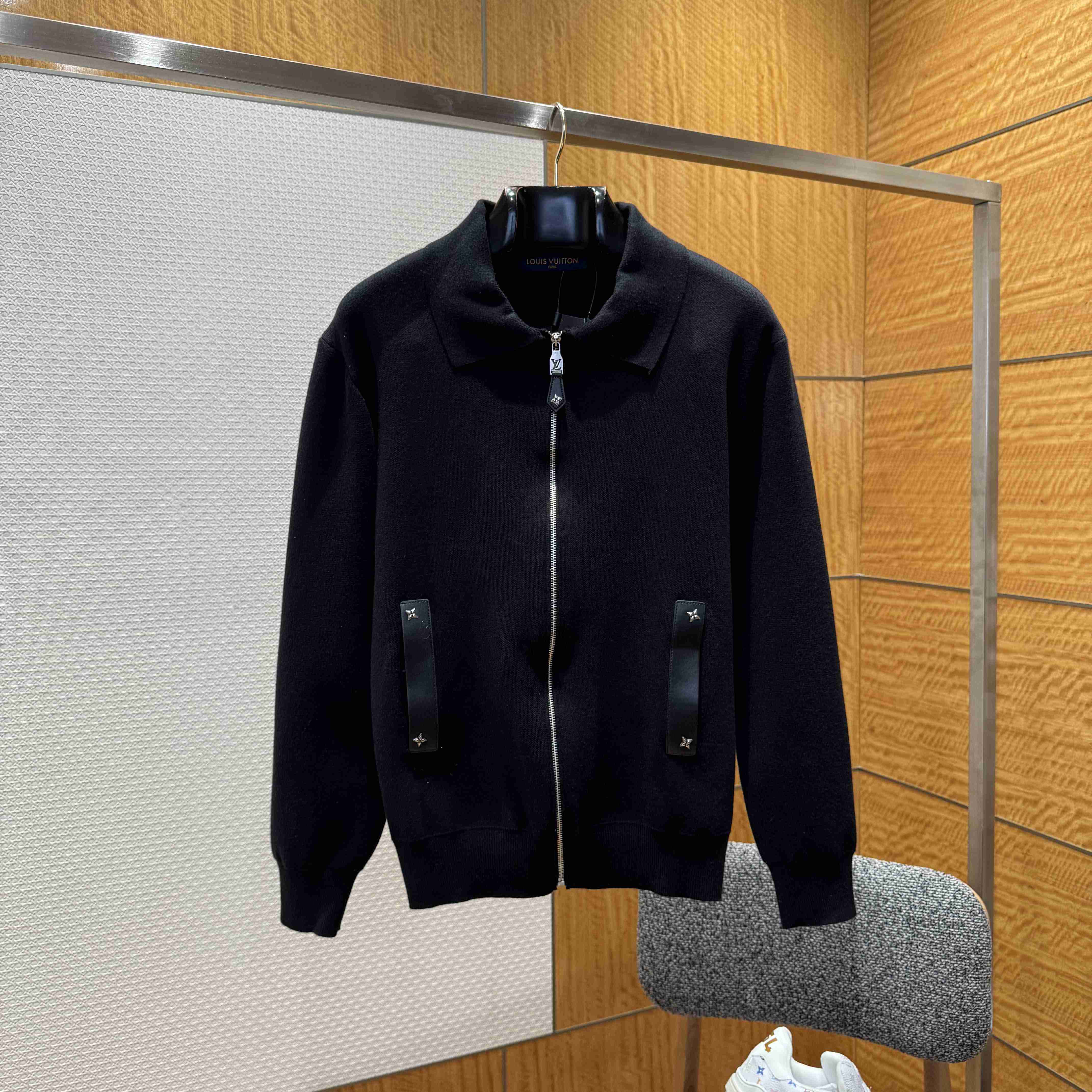 Louis Vuitton Knit Blouson With Leather Details   1AH346 - EUR FASHION